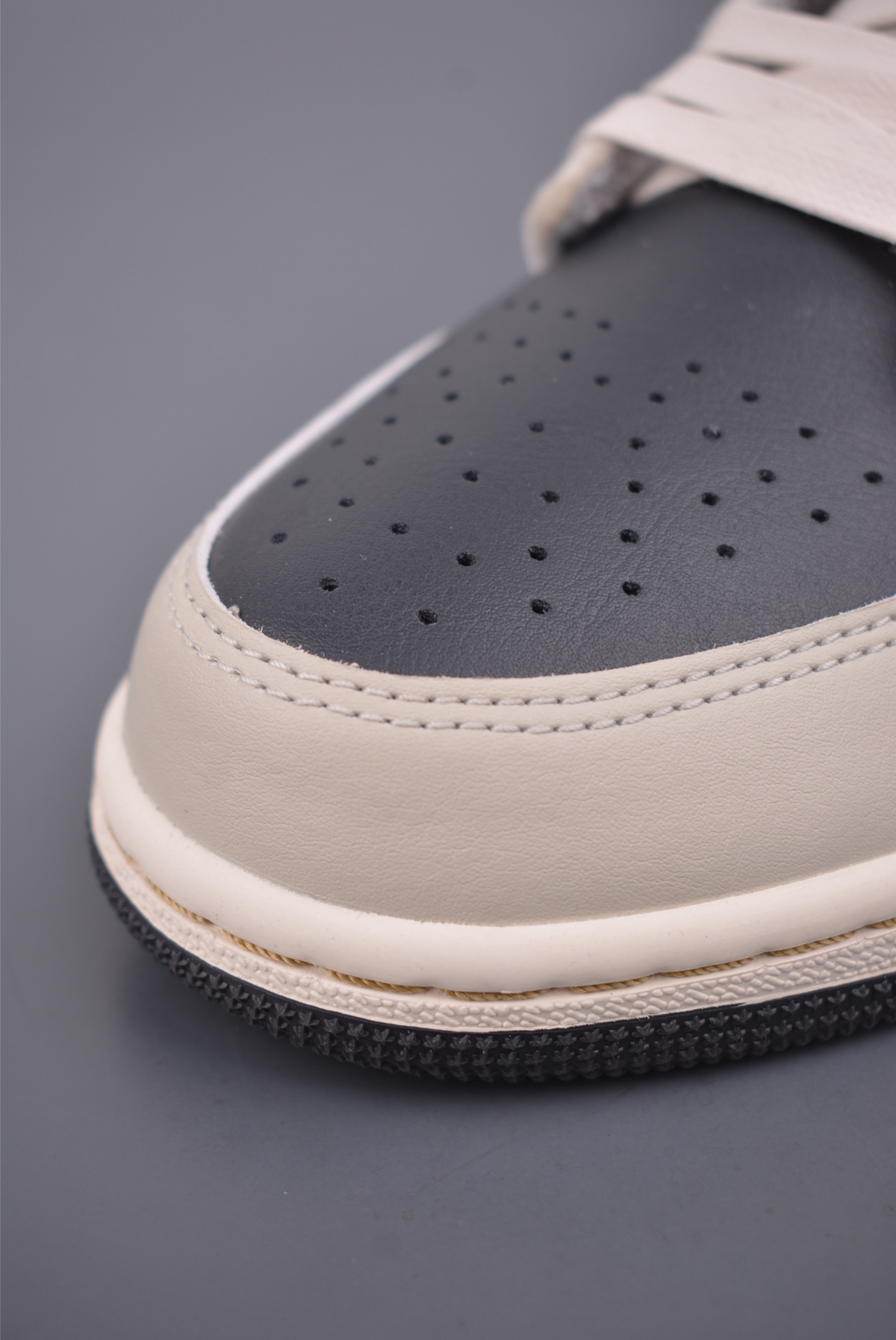 Air Jordan 1 Low 黑灰 AJ1乔1低帮休闲板鞋 DV1762-001 Air Jordan 1 Low 黑灰 AJ1乔1低帮休闲板鞋 DV1762-001