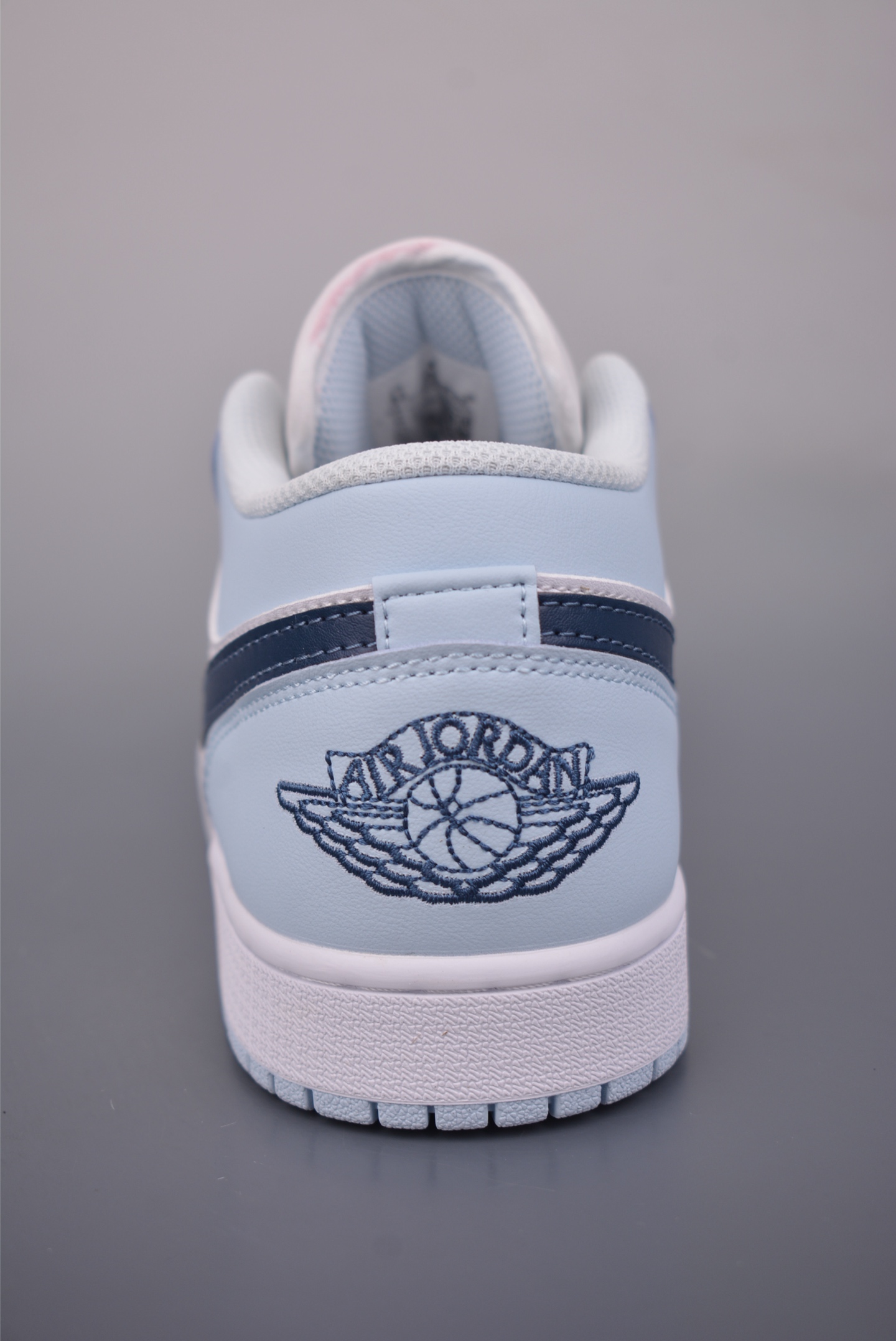 Air Jordan 1 Low 浅白蓝 AJ1乔1低帮休闲板鞋 553558-400 Air Jordan 1 Low 浅白蓝 AJ1乔1低帮休闲板鞋 553558-400