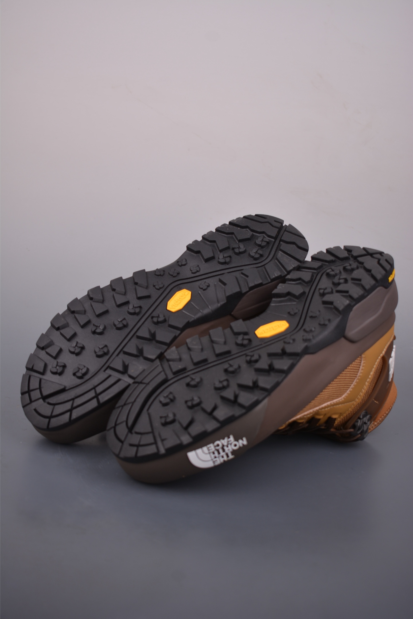 北面M OFFTRAIL HIKE MID TNF x Undercover 高邦户外机能鞋 NF0A84SE-Top High Quatity Cheap Sneakers Fashion Clothing Clothes Bags handbags Shoes of all Brand wholesale With The best Quality And Beautiful Price from China Factory Chinese suppliers wholesaler seller 北面M OFFTRAIL HIKE MID TNF x Undercover 高邦户外机能鞋 NF0A84SE