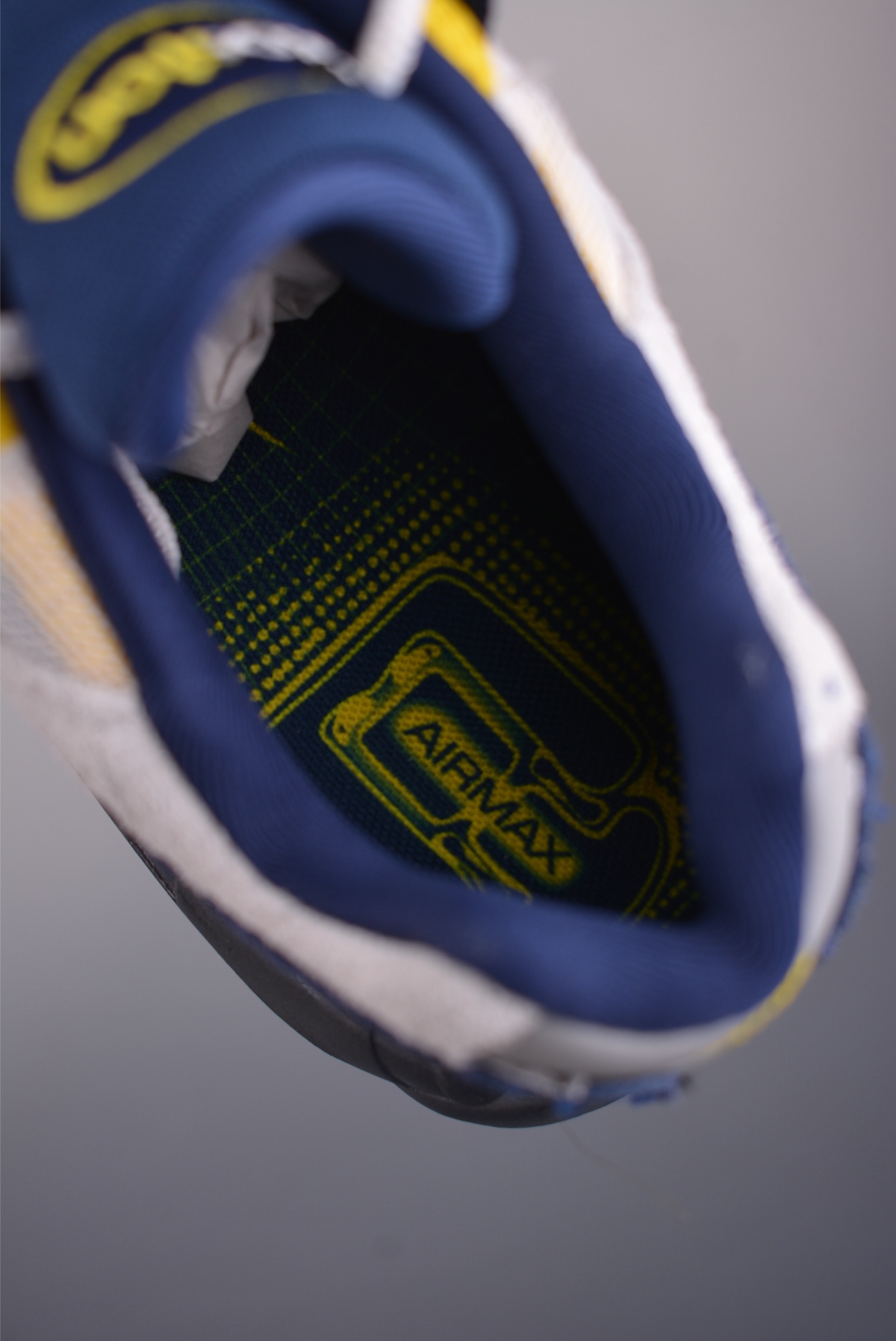 NIKE Air Max 95 版本 潮流百搭 气垫缓震慢跑鞋 HQ8492-400 NIKE Air Max 95 版本 潮流百搭 气垫缓震慢跑鞋 HQ8492-400
