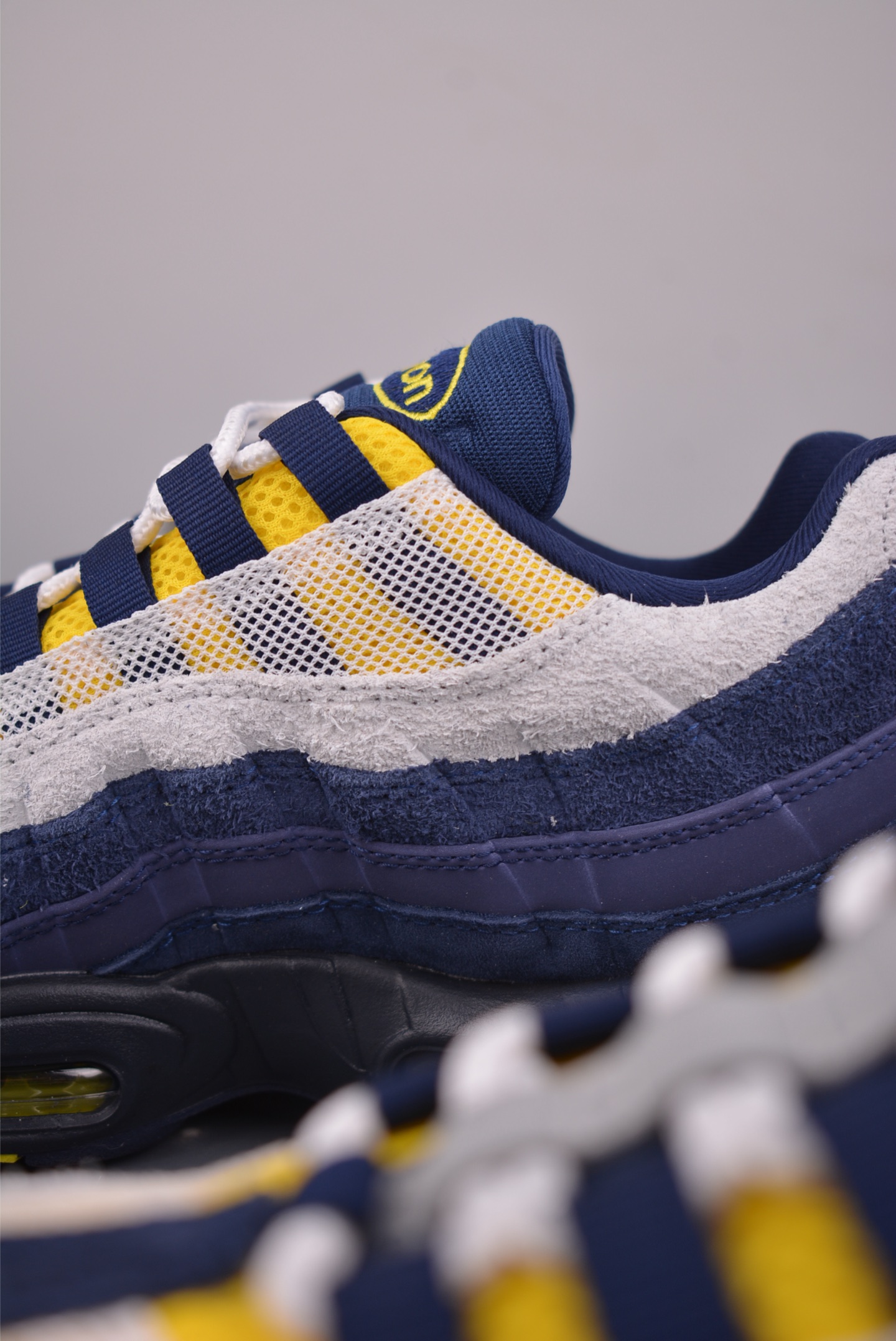 NIKE Air Max 95 版本 潮流百搭 气垫缓震慢跑鞋 HQ8492-400 NIKE Air Max 95 版本 潮流百搭 气垫缓震慢跑鞋 HQ8492-400