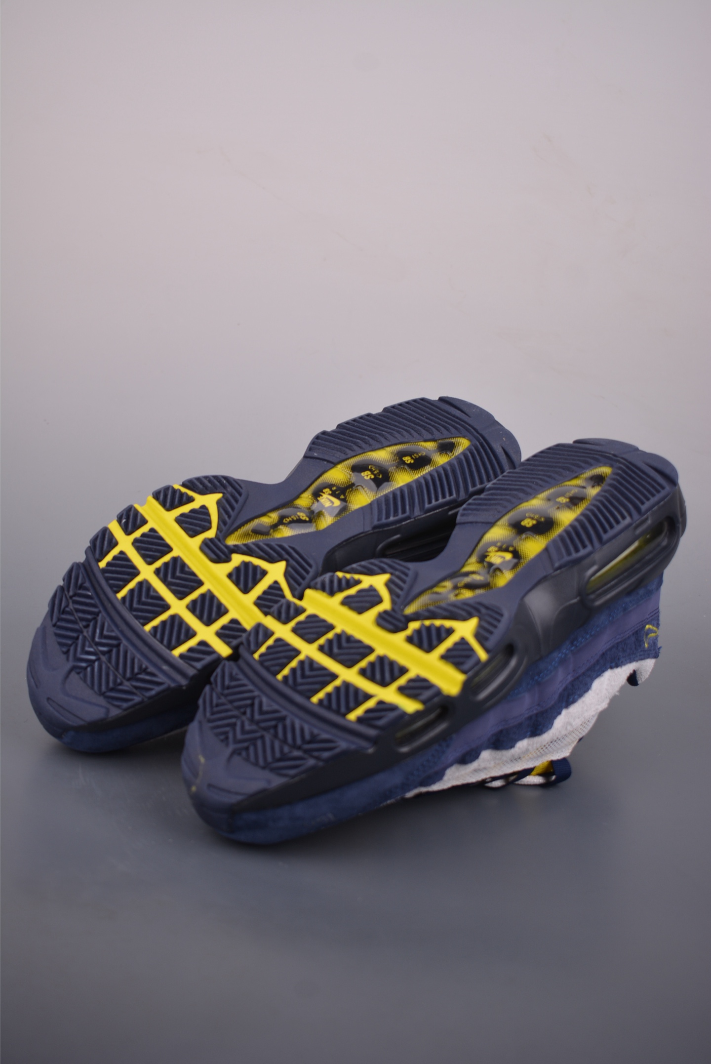 NIKE Air Max 95 版本 潮流百搭 气垫缓震慢跑鞋 HQ8492-400 NIKE Air Max 95 版本 潮流百搭 气垫缓震慢跑鞋 HQ8492-400