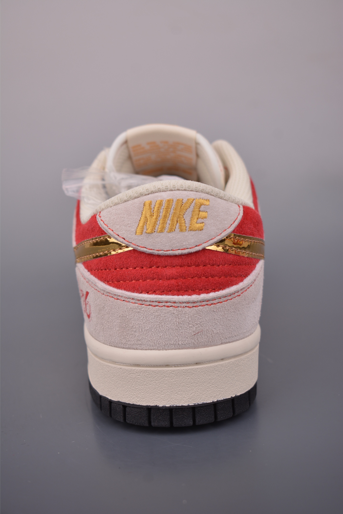 Nike SB Dunk Low 马年限定 DN3168-036-Top High Quatity Cheap Sneakers Fashion Clothing Clothes Bags handbags Shoes of all Brand wholesale With The best Quality And Beautiful Price from China Factory Chinese suppliers wholesaler seller Nike SB Dunk Low 马年限定 DN3168-036