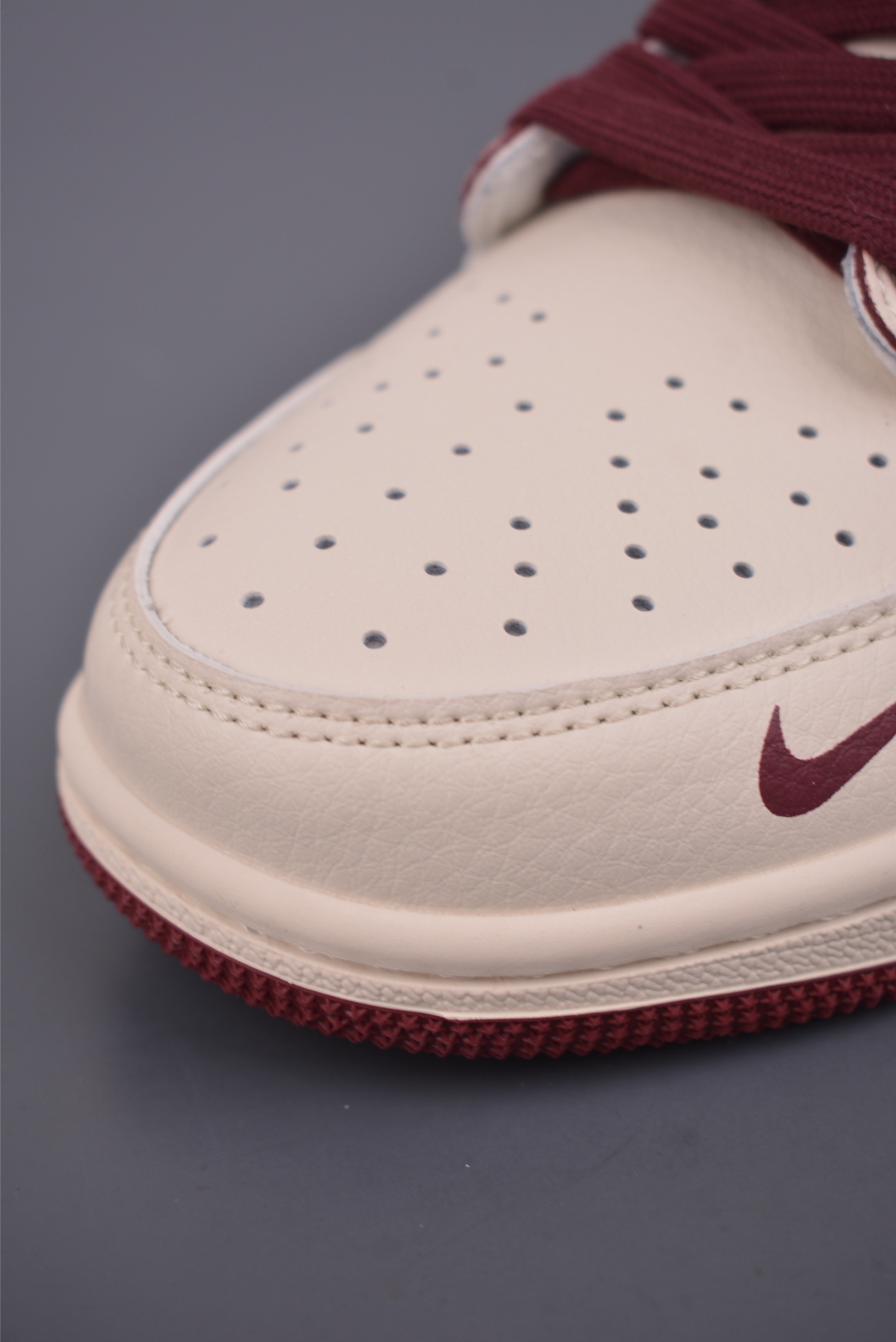 Fragment x Travis Scott x 马年限定 Air Jordan 1 Low 三方联名倒钩 CX5050-Y66 Fragment x Travis Scott x 马年限定 Air Jordan 1 Low 三方联名倒钩 CX5050-Y66