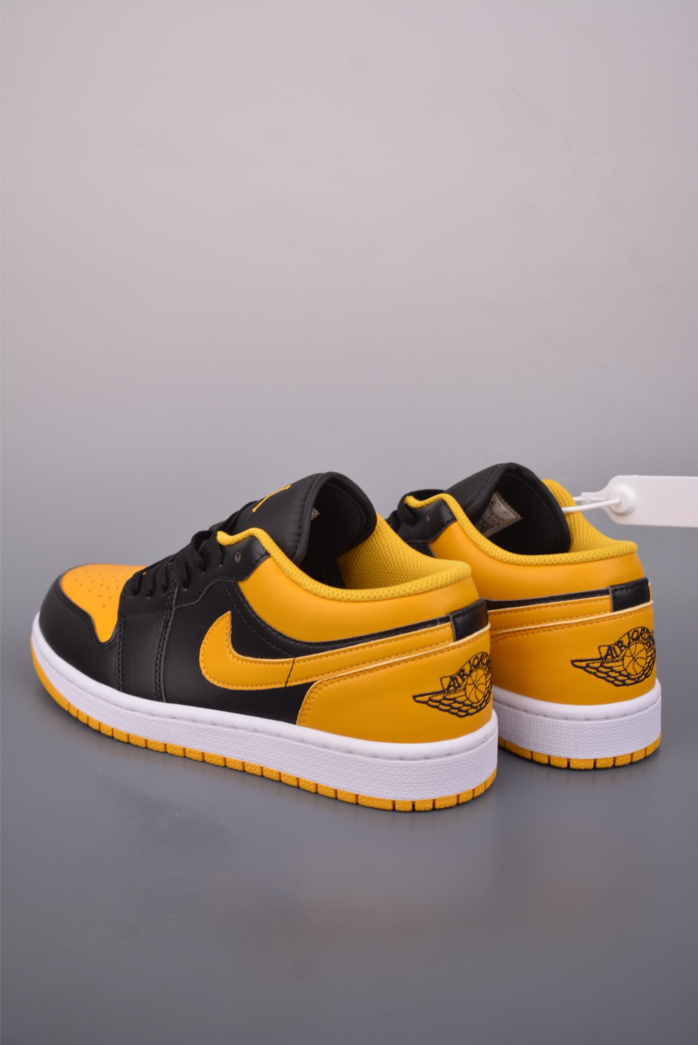 Air Jordan 1 Low 黑黄 AJ1乔1低帮休闲板鞋 553558-072-Chinese wholesaler seller Clothes Bags handbags wholesale Shoes High Quatity wholesaler seller Cheap Sneakers from China Factory Chinese suppliers china wholesale clothing wholesaler seller Air Jordan 1 Low 黑黄 AJ1乔1低帮休闲板鞋 553558-072
