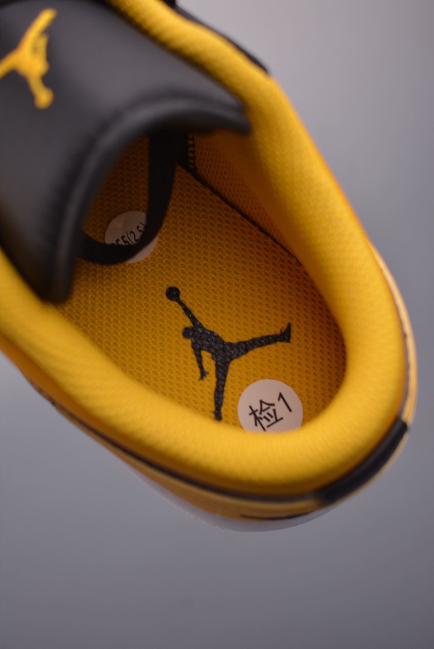 Air Jordan 1 Low 黑黄 AJ1乔1低帮休闲板鞋 553558-072-Chinese wholesaler seller Clothes Bags handbags wholesale Shoes High Quatity wholesaler seller Cheap Sneakers from China Factory Chinese suppliers china wholesale clothing wholesaler seller Air Jordan 1 Low 黑黄 AJ1乔1低帮休闲板鞋 553558-072