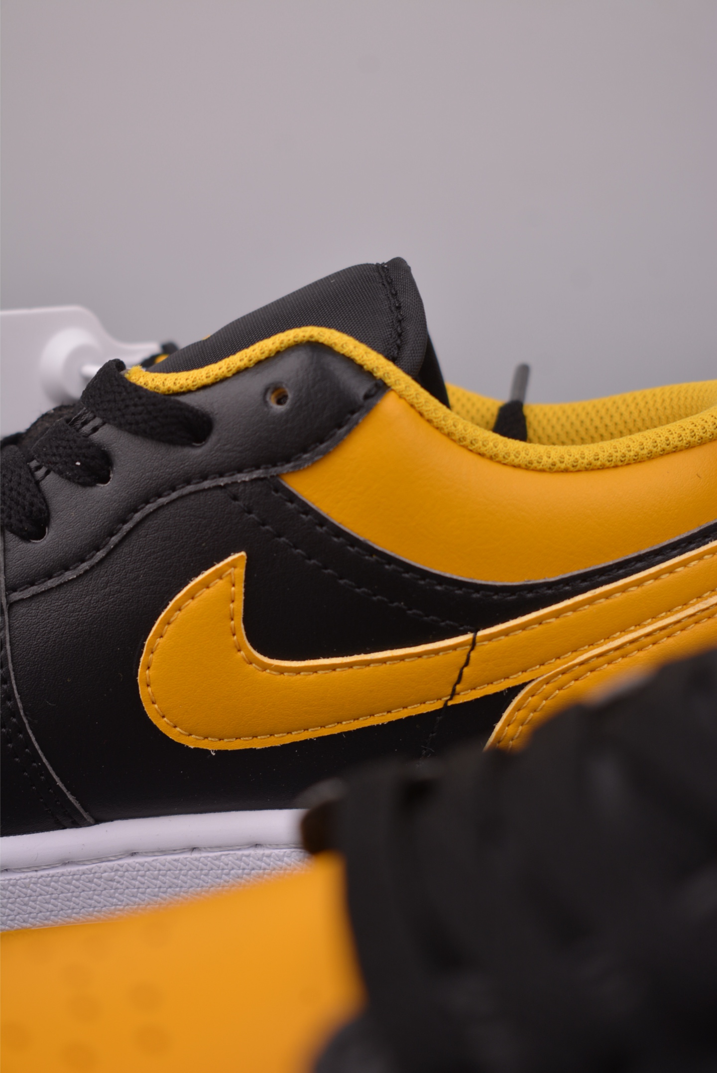 Air Jordan 1 Low 黑黄 AJ1乔1低帮休闲板鞋 553558-072-Chinese wholesaler seller Clothes Bags handbags wholesale Shoes High Quatity wholesaler seller Cheap Sneakers from China Factory Chinese suppliers china wholesale clothing wholesaler seller Air Jordan 1 Low 黑黄 AJ1乔1低帮休闲板鞋 553558-072