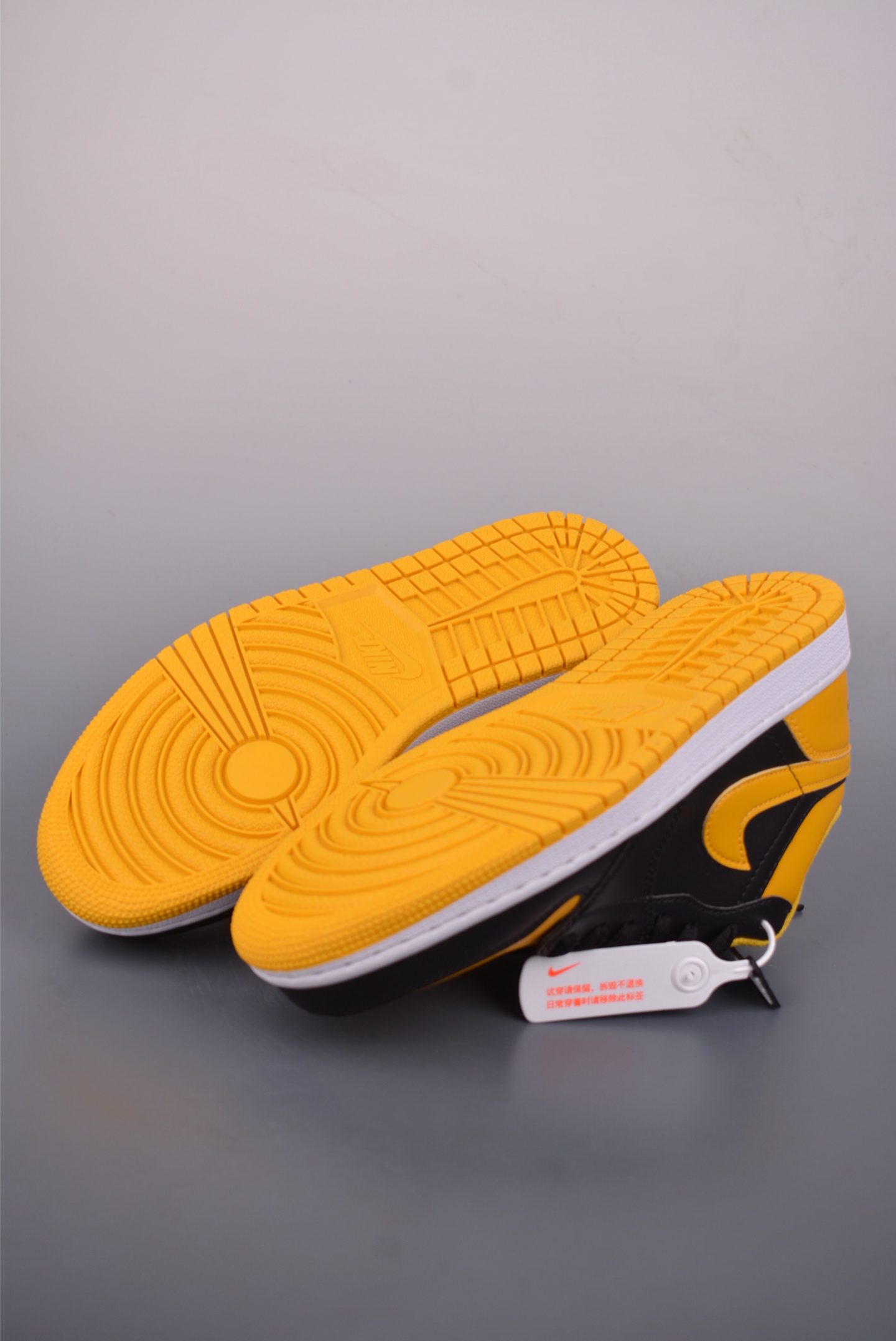 Air Jordan 1 Low 黑黄 AJ1乔1低帮休闲板鞋 553558-072-Chinese wholesaler seller Clothes Bags handbags wholesale Shoes High Quatity wholesaler seller Cheap Sneakers from China Factory Chinese suppliers china wholesale clothing wholesaler seller Air Jordan 1 Low 黑黄 AJ1乔1低帮休闲板鞋 553558-072