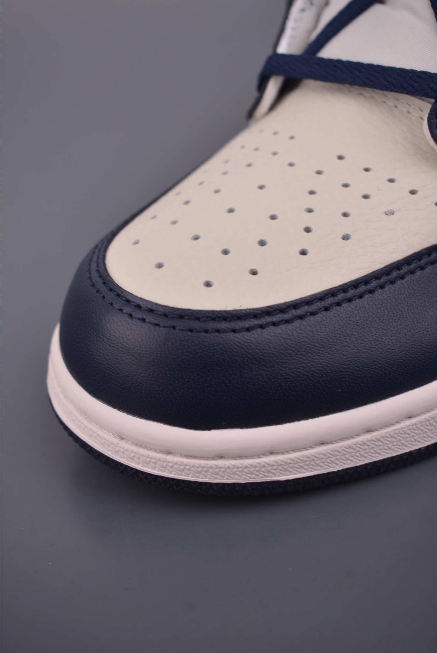 Jordan Air Jordan 1 High 黑蓝白 555068-140-Top High Quatity Cheap Sneakers Fashion Clothing Clothes Bags handbags Shoes of all Brand wholesale With The best Quality And Beautiful Price from China Factory Chinese suppliers wholesaler seller Jordan Air Jordan 1 High 黑蓝白 555068-140