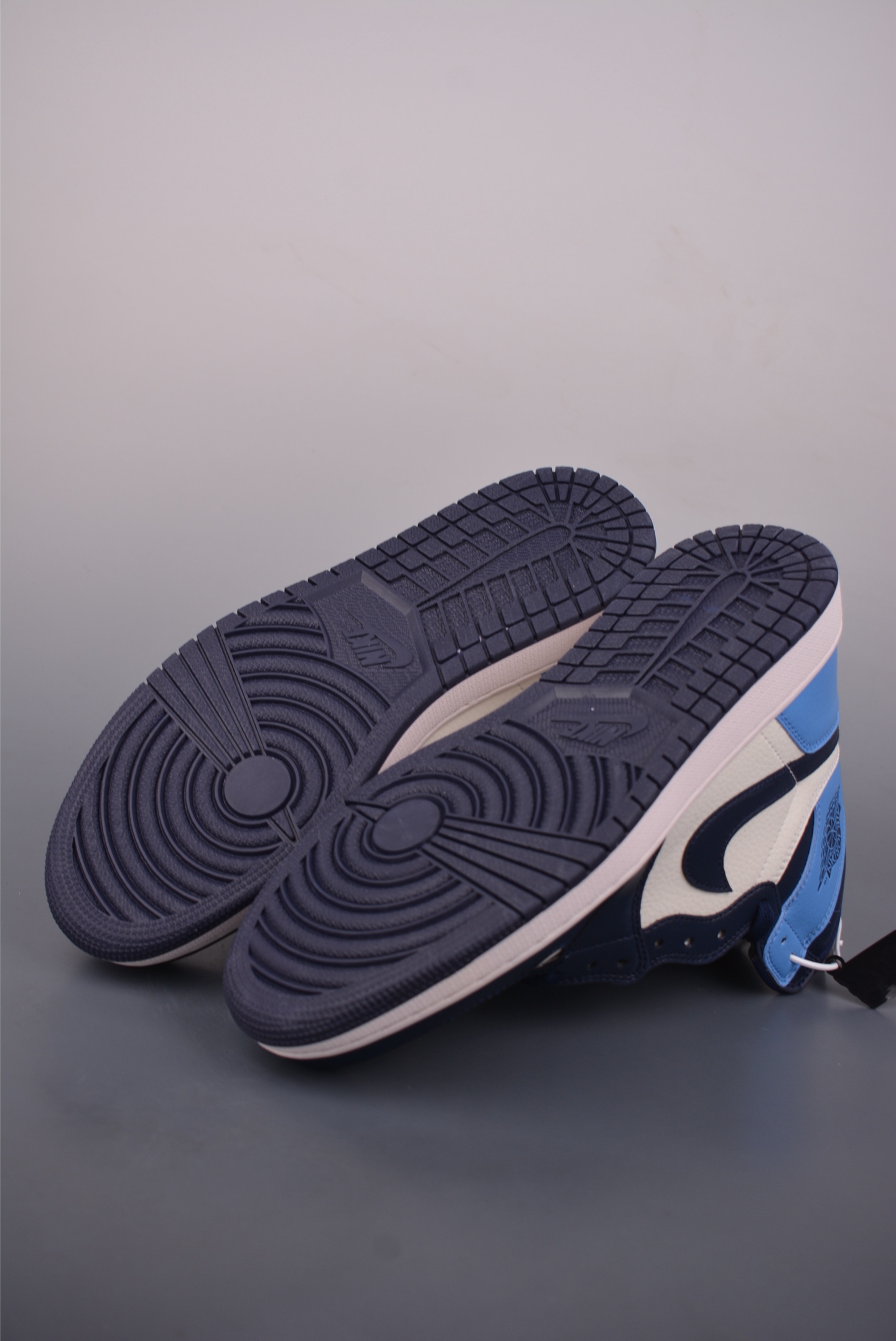 Jordan Air Jordan 1 High 黑蓝白 555068-140-Top High Quatity Cheap Sneakers Fashion Clothing Clothes Bags handbags Shoes of all Brand wholesale With The best Quality And Beautiful Price from China Factory Chinese suppliers wholesaler seller Jordan Air Jordan 1 High 黑蓝白 555068-140