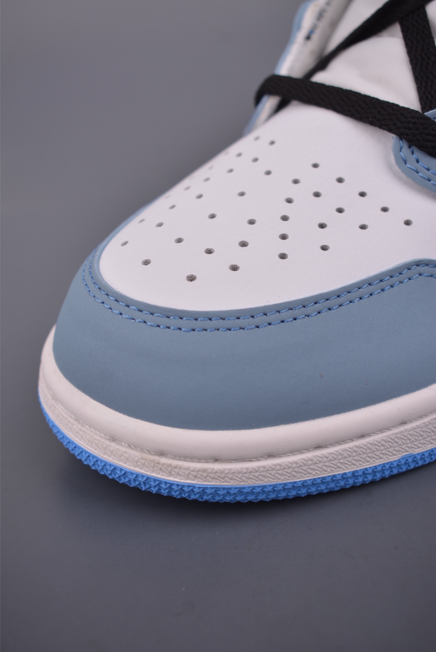 Jordan Air Jordan 1 High 大学蓝 莞产原底面 555088-134-Chinese wholesaler seller Clothes Bags handbags wholesale Shoes High Quatity wholesaler seller Cheap Sneakers from China Factory Chinese suppliers china wholesale clothing wholesaler seller Jordan Air Jordan 1 High 大学蓝 莞产原底面 555088-134