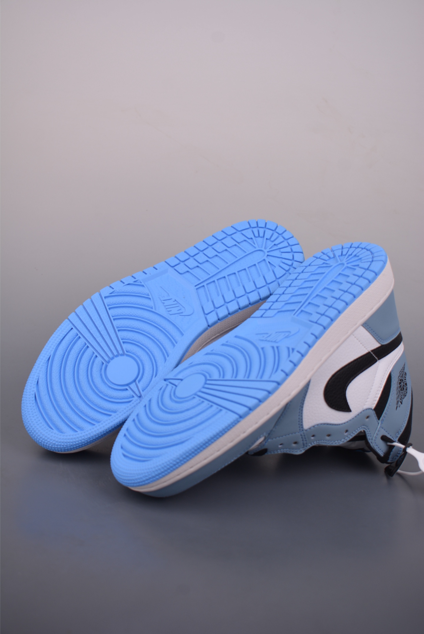 Jordan Air Jordan 1 High 大学蓝 莞产原底面 555088-134-Chinese wholesaler seller Clothes Bags handbags wholesale Shoes High Quatity wholesaler seller Cheap Sneakers from China Factory Chinese suppliers china wholesale clothing wholesaler seller Jordan Air Jordan 1 High 大学蓝 莞产原底面 555088-134