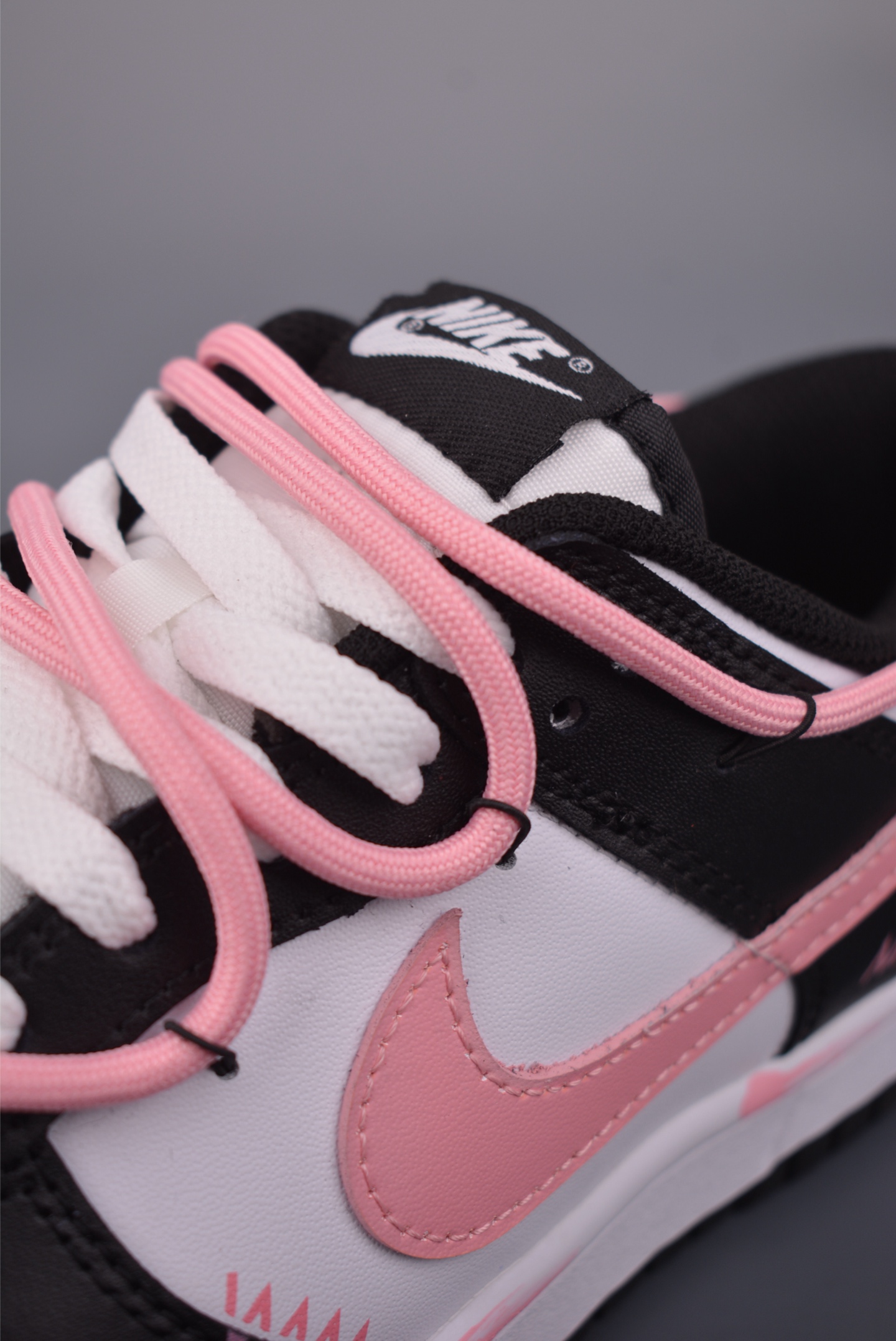 240 Nike SB Dunk Low 黑粉 解构绑带 DD1303-101-Chinese UA Cheap High Quatity Brand Clothes Bags handbags Sneakers wholesale wholesaler seller from China Factory suppliers Fashion Clothing Shoes best Quality Beautiful Price 240 Nike SB Dunk Low 黑粉 解构绑带 DD1303-101