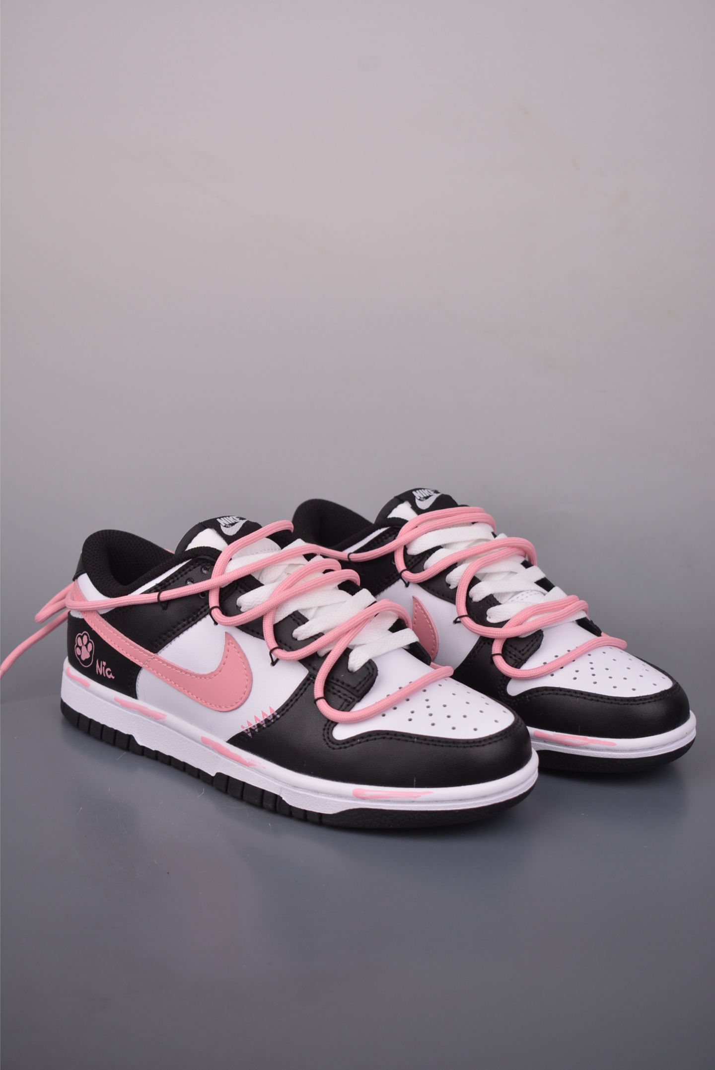 240 Nike SB Dunk Low 黑粉 解构绑带 DD1303-101-Chinese UA Cheap High Quatity Brand Clothes Bags handbags Sneakers wholesale wholesaler seller from China Factory suppliers Fashion Clothing Shoes best Quality Beautiful Price 240 Nike SB Dunk Low 黑粉 解构绑带 DD1303-101