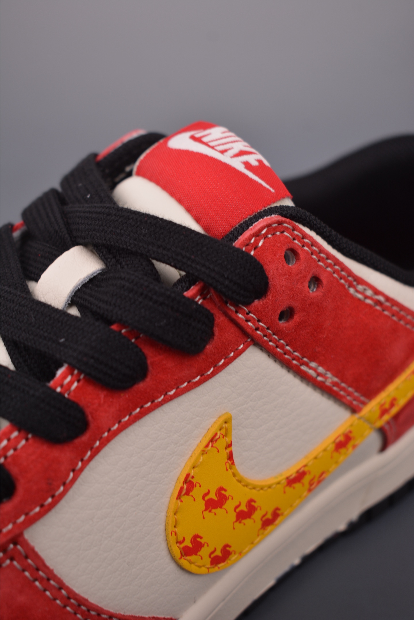 260 Nike SB Dunk Low 马年限定 xt6998-126-Chinese UA Cheap High Quatity Brand Clothes Bags handbags Sneakers wholesale wholesaler seller from China Factory suppliers Fashion Clothing Shoes best Quality Beautiful Price 260 Nike SB Dunk Low 马年限定 xt6998-126