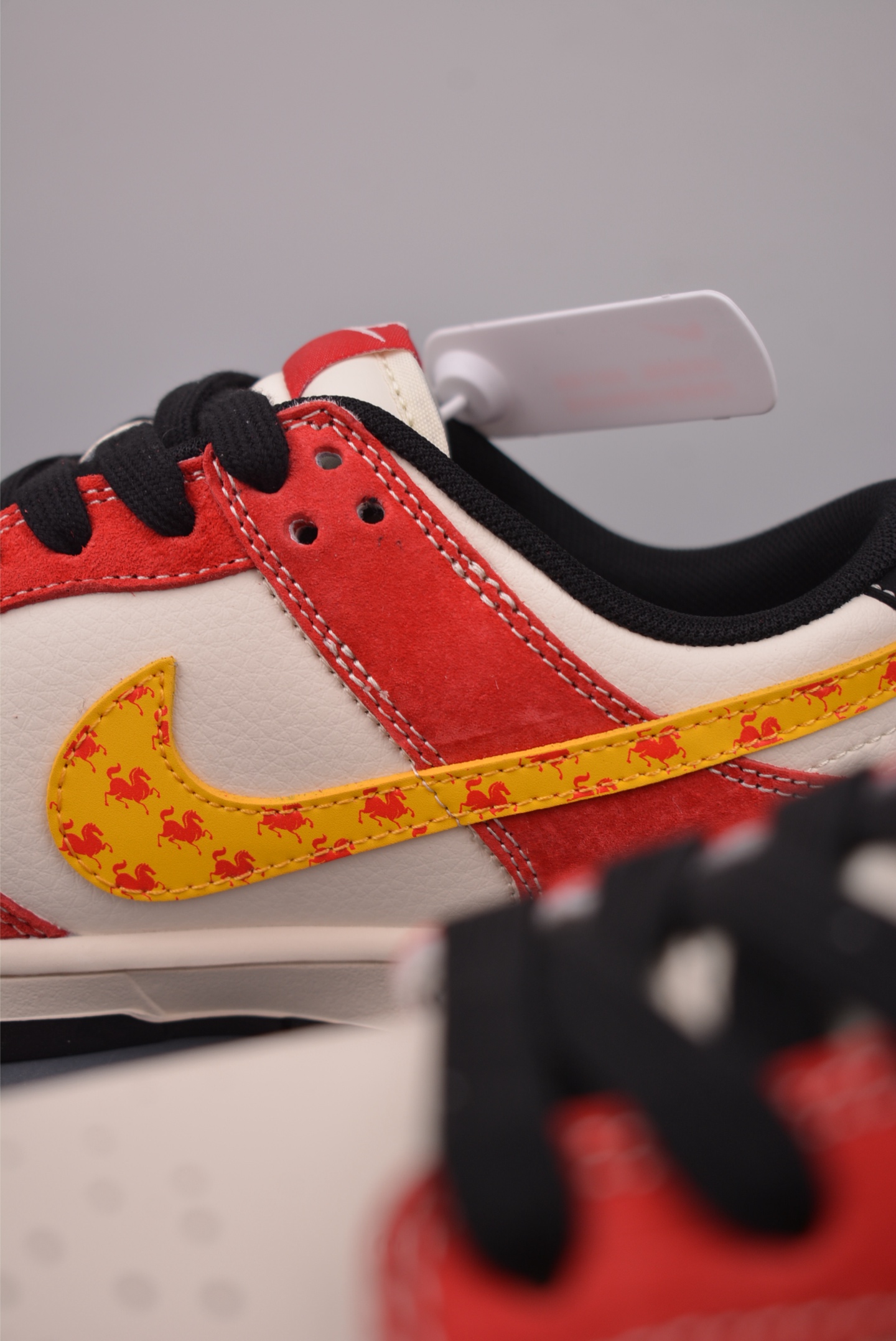 260 Nike SB Dunk Low 马年限定 xt6998-126-Chinese UA Cheap High Quatity Brand Clothes Bags handbags Sneakers wholesale wholesaler seller from China Factory suppliers Fashion Clothing Shoes best Quality Beautiful Price 260 Nike SB Dunk Low 马年限定 xt6998-126