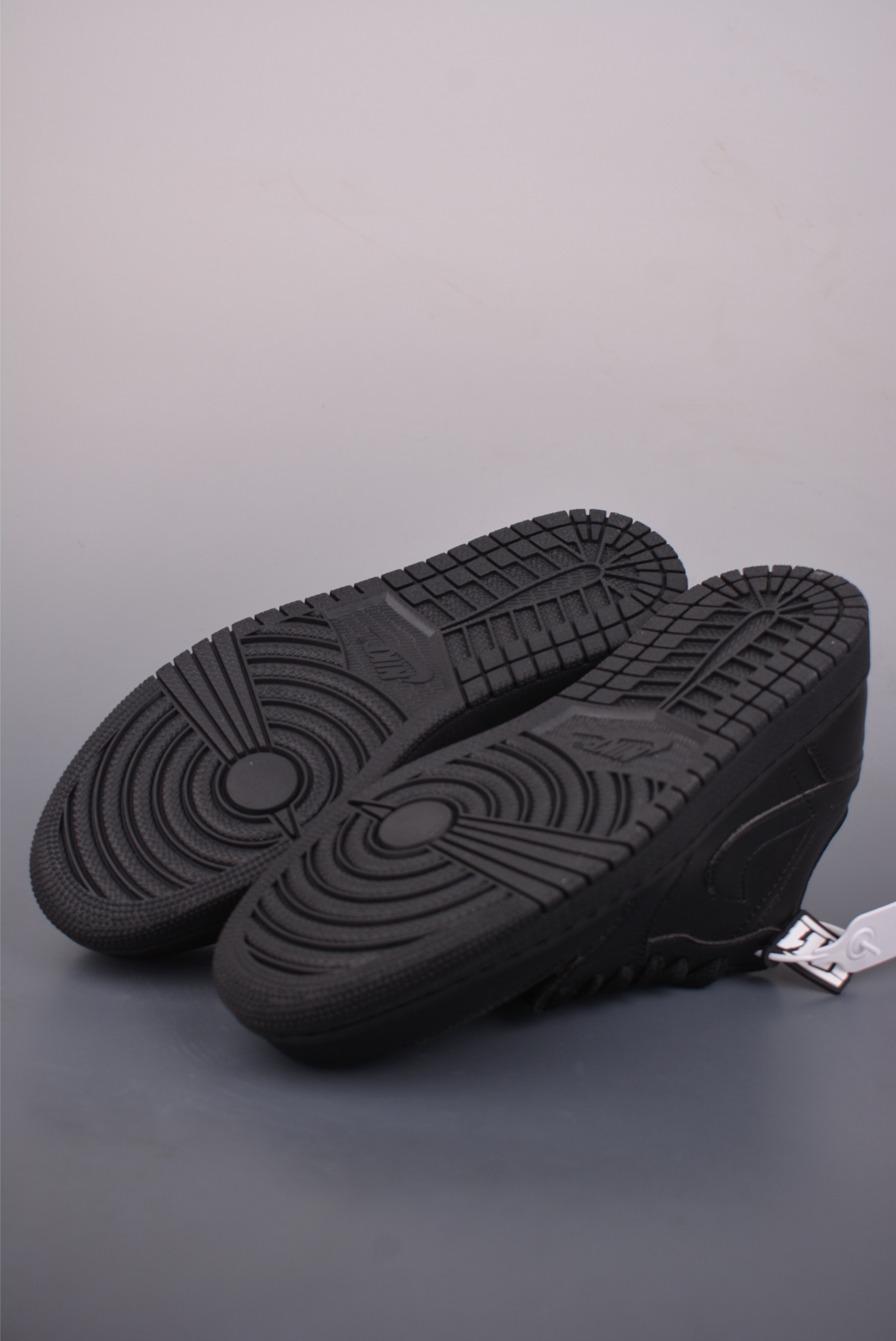 Air Jordan 1 Low 黑魂 AJ1乔1低帮休闲板鞋 553558-093-Top High Quatity Cheap Sneakers Fashion Clothing Clothes Bags handbags Shoes of all Brand wholesale With The best Quality And Beautiful Price from China Factory Chinese suppliers wholesaler seller Air Jordan 1 Low 黑魂 AJ1乔1低帮休闲板鞋 553558-093