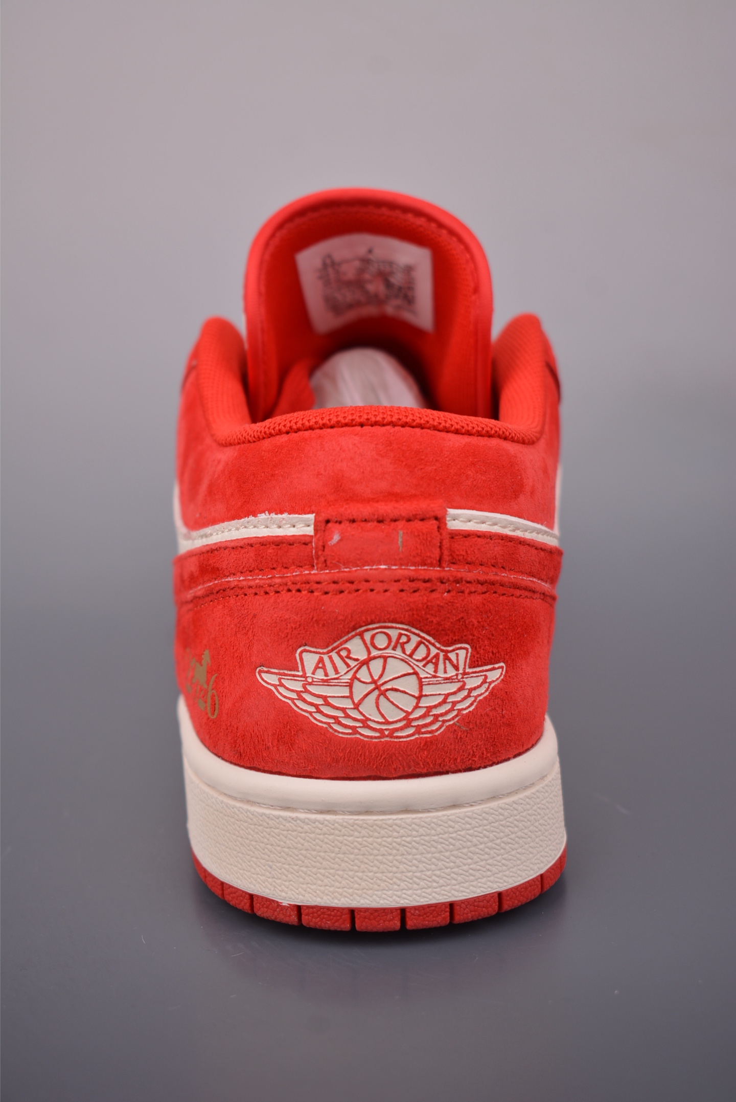 💰260 
Nike Jordan Air Jordan 1 马年限定
纯原大厂出品 极力推薦
定制鞋盒 大厂纯原品质出货 
超高清洁度 皮料切割干净无任何毛边 细节完美 
官方货号：DX6259 60227 110
Size: 36 36.5 37.5 38 38.5 39 40 40.5 41 42 42.5 43 44 44.5 45