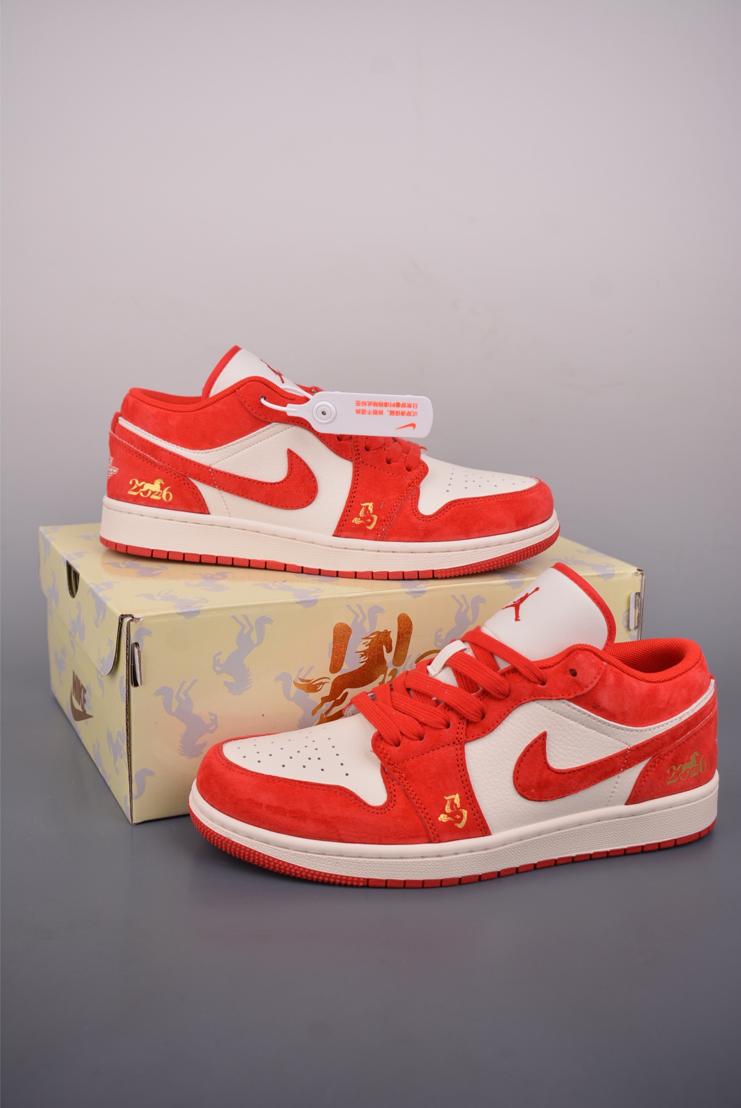 💰260 
Nike Jordan Air Jordan 1 马年限定
纯原大厂出品 极力推薦
定制鞋盒 大厂纯原品质出货 
超高清洁度 皮料切割干净无任何毛边 细节完美 
官方货号：DX6259 60227 110
Size: 36 36.5 37.5 38 38.5 39 40 40.5 41 42 42.5 43 44 44.5 45