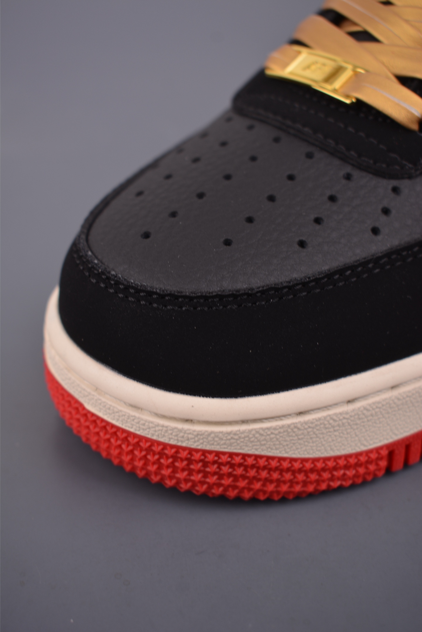 💰260
Nike Air Force 1 Low 马年限定
原楦头原纸板 打造纯正空军版型
专注外贸渠道 全掌内置蜂窝气垫
原盒配件 原厂中底钢印、拉帮完美
官方货号: NH0601 5281635
Size: 36 36.5 37.5 38 38.5 39 40 40.5 41 42 42.5 43 44 45