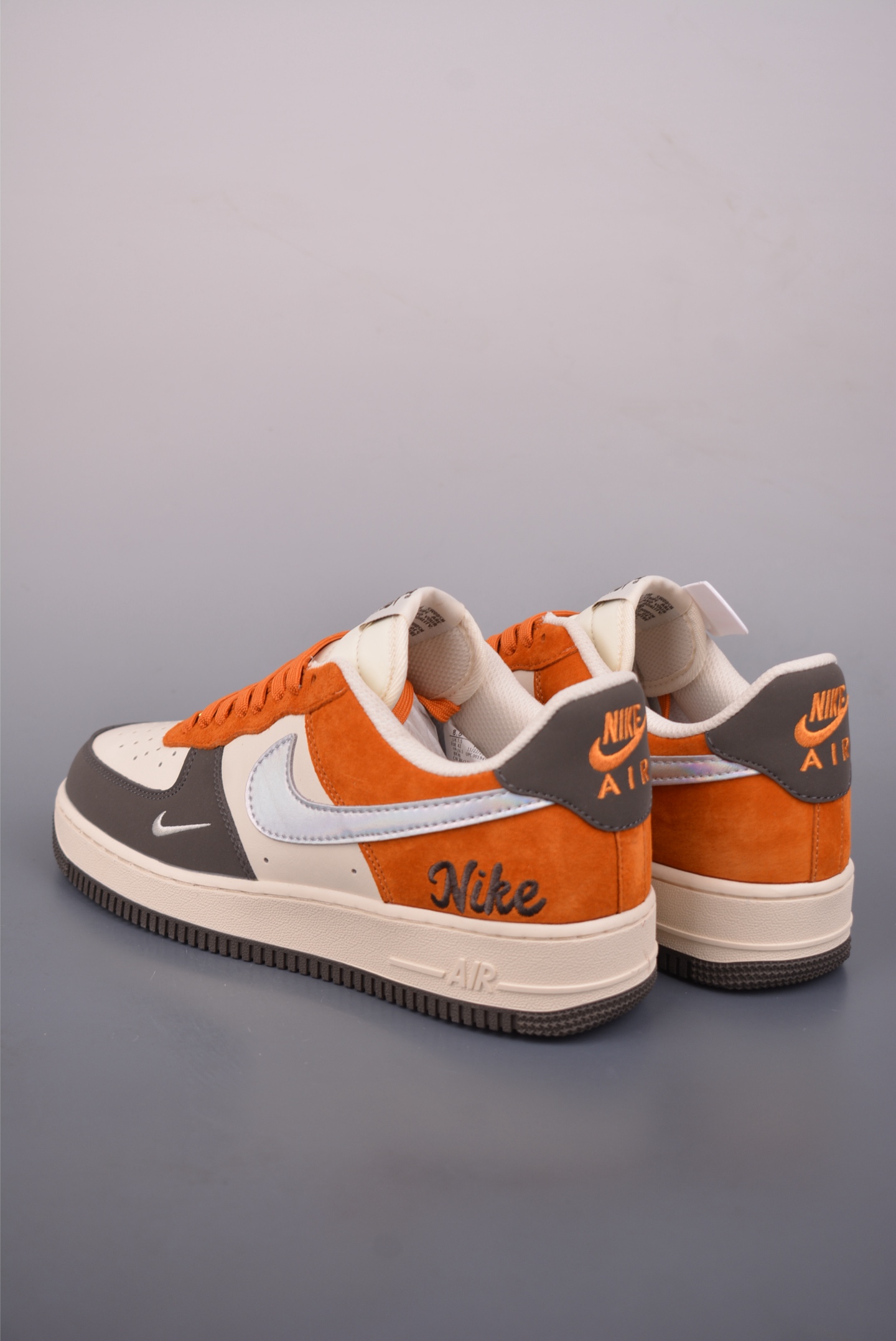 💰260
Nike Air Force 1 Low 马年限定
原楦头原纸板 打造纯正空军版型
专注外贸渠道 全掌内置蜂窝气垫
原盒配件 原厂中底钢印、拉帮完美
官方货号: NH0601 5301635
Size: 36 36.5 37.5 38 38.5 39 40 40.5 41 42 42.5 43 44 45