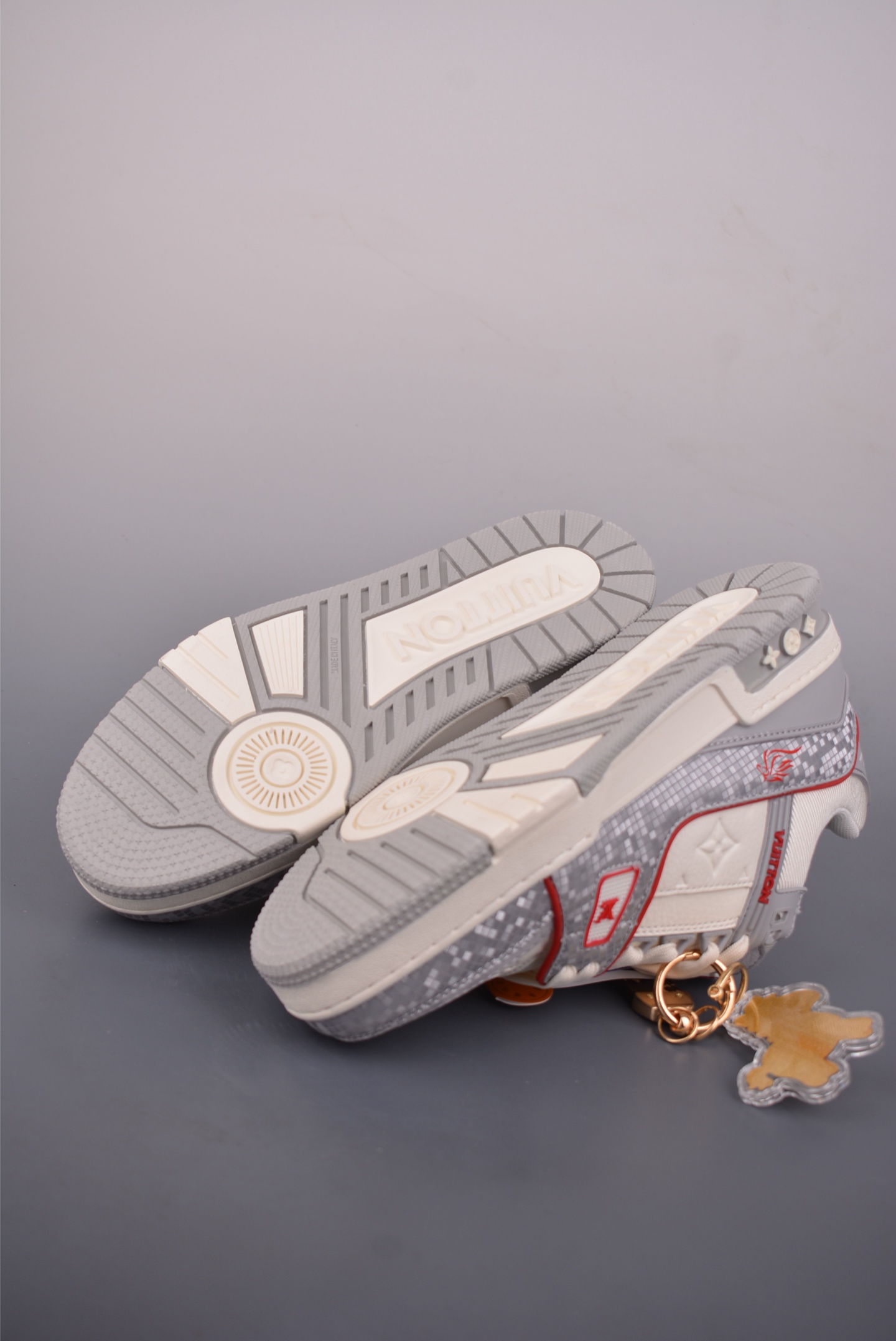 LOUIS VUITTON 路易威登 马年限定 LV Trainer 顶级创意联名 3311331-Top High Quatity Cheap Sneakers Fashion Clothing Clothes Bags handbags Shoes of all Brand wholesale With The best Quality And Beautiful Price from China Factory Chinese suppliers wholesaler seller LOUIS VUITTON 路易威登 马年限定 LV Trainer 顶级创意联名 3311331