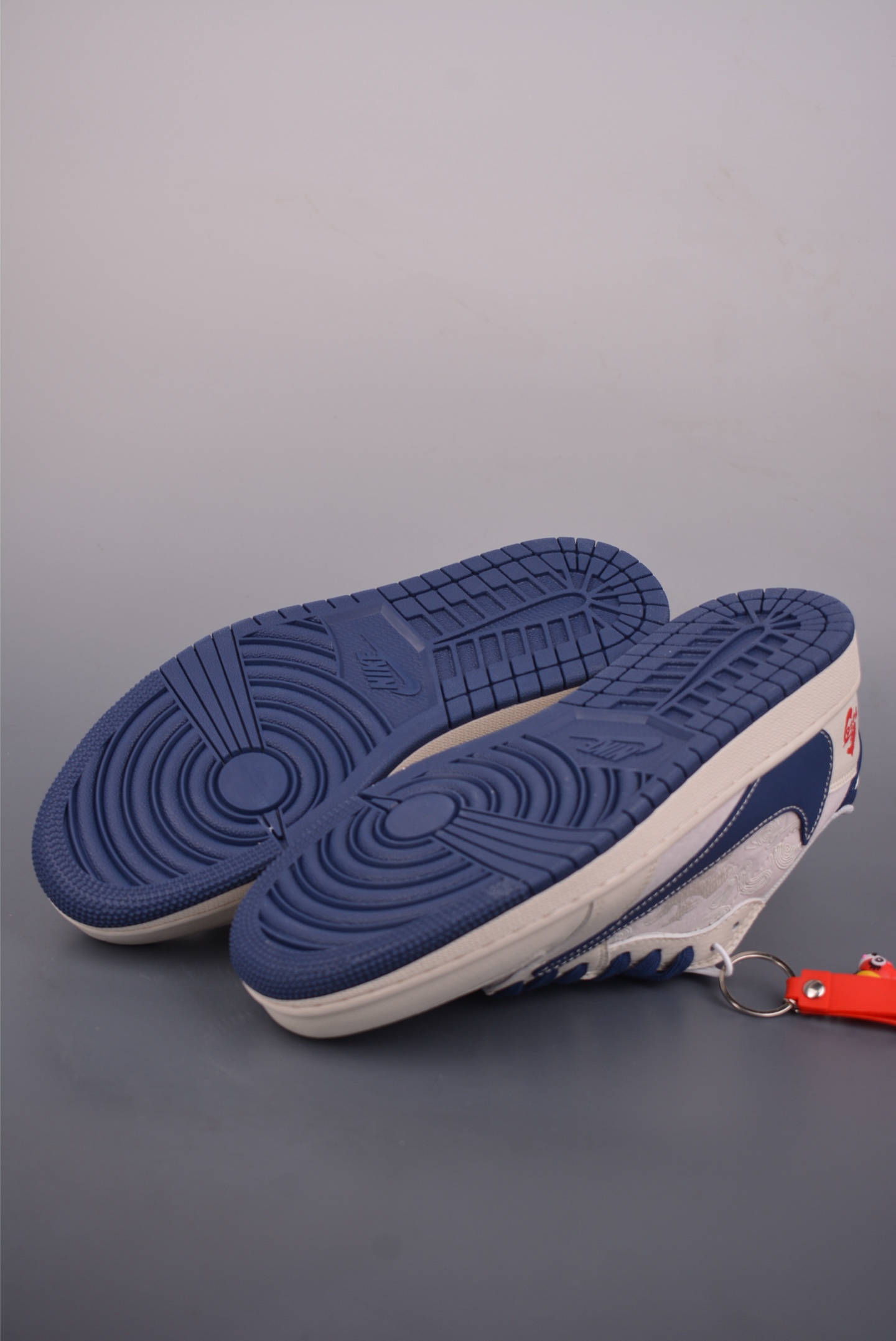 Fragment x Travis Scott x 马年限定 Air Jordan 1 Low 三方联名倒钩 ZH2598-906-Top High Quatity Cheap Sneakers Fashion Clothing Clothes Bags handbags Shoes of all Brand wholesale With The best Quality And Beautiful Price from China Factory Chinese suppliers wholesaler seller Fragment x Travis Scott x 马年限定 Air Jordan 1 Low 三方联名倒钩 ZH2598-906