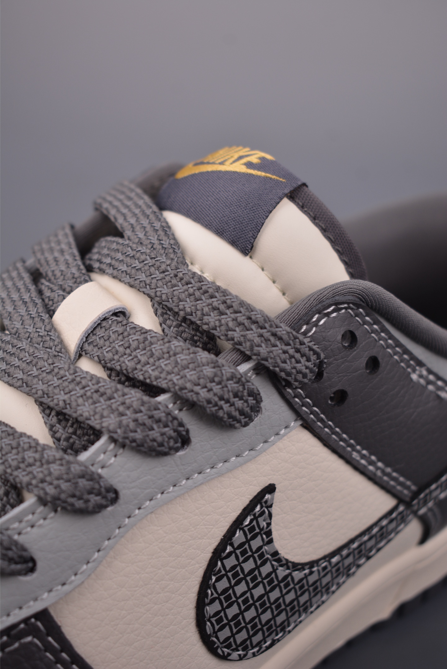 260 Nike SB Dunk Low 马年限定 HG0026-012-Chinese UA Cheap High Quatity Brand Clothes Bags handbags Sneakers wholesale wholesaler seller from China Factory suppliers Fashion Clothing Shoes best Quality Beautiful Price 260 Nike SB Dunk Low 马年限定 HG0026-012