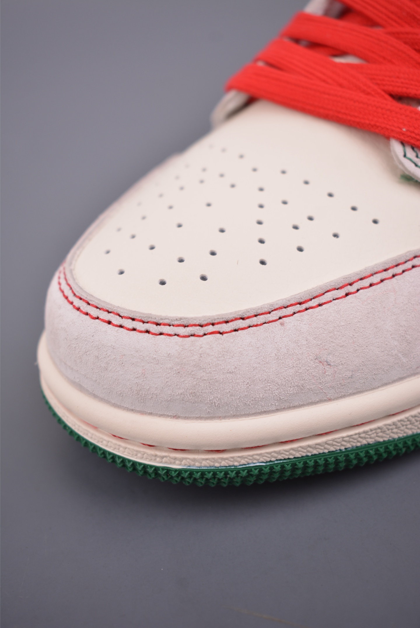 💰260
Nike Jordan Air Jordan 1 马年限定
纯原大厂出品 极力推薦
定制鞋盒 大厂纯原品质出货
超高清洁度 皮料切割干净无任何毛边 细节完美
官方货号:FF9989 0312529
Size: 36 36.5 37.5 38 38.5 39 40 40.5 41 42 42.5 43 44 44.5 45