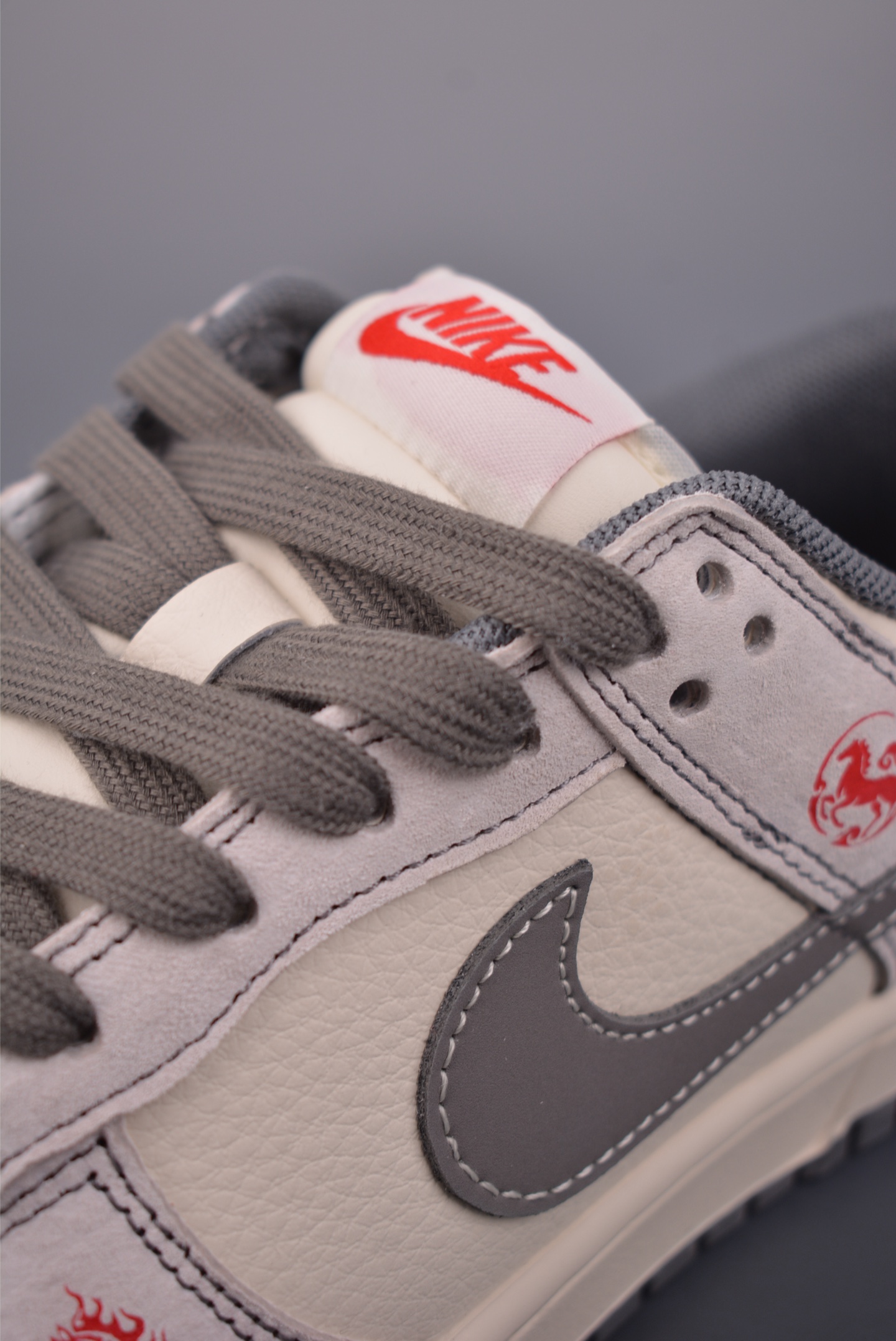 Nike SB Dunk Low 马年限定 DX2688-010