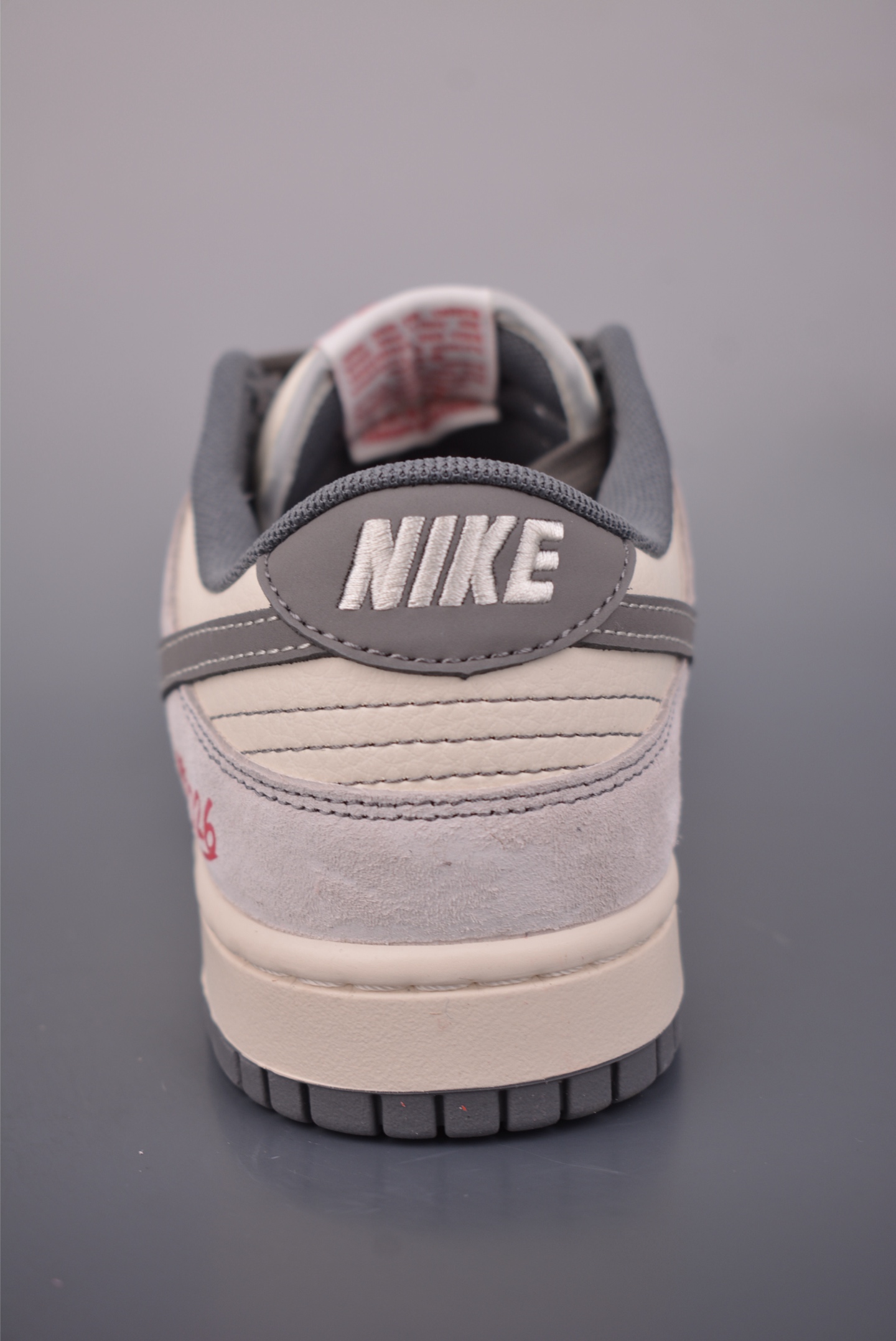 💰260
Nike SB Dunk Low 马年限定
纯原大厂出品 极力推荐
原装头层材料 独家版型蒸餾加工
帶來的是更好的视觉和脚感体验
大厂纯原品质出货 清洁度
电绣工艺 皮料切割干净无任何毛边 细节完美
官方货号: DX2688 0102529
尺码:36 36.5 37.5 38 38.5 39 40 40.5 41 42 42.5 43 44 45