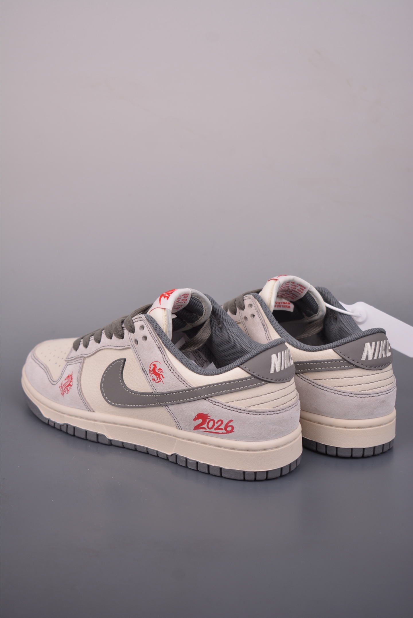 💰260
Nike SB Dunk Low 马年限定
纯原大厂出品 极力推荐
原装头层材料 独家版型蒸餾加工
帶來的是更好的视觉和脚感体验
大厂纯原品质出货 清洁度
电绣工艺 皮料切割干净无任何毛边 细节完美
官方货号: DX2688 0102529
尺码:36 36.5 37.5 38 38.5 39 40 40.5 41 42 42.5 43 44 45