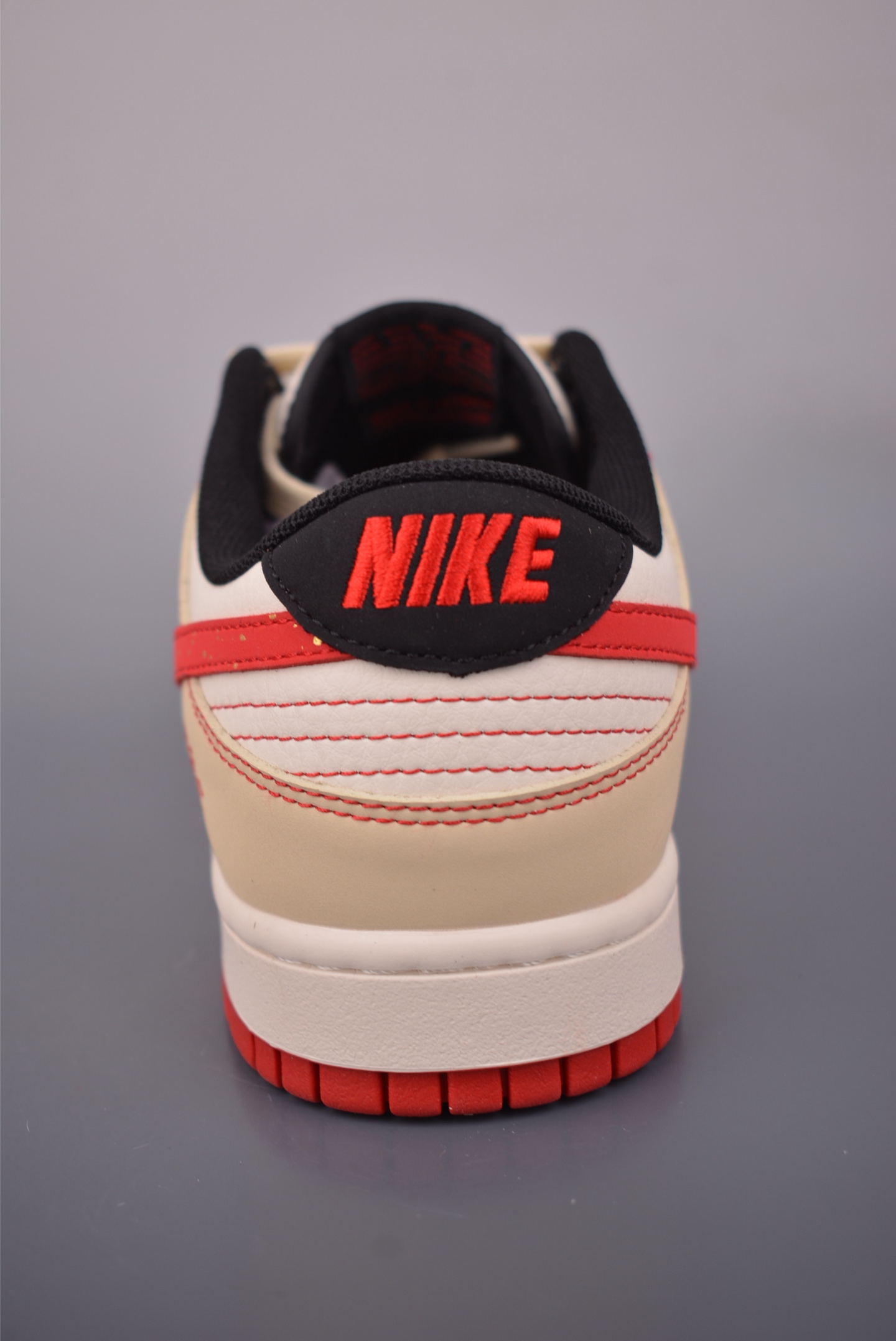 💰260
Nike SB Dunk Low 马年限定
纯原大厂出品 极力推荐
原装头层材料 独家版型蒸餾加工
帶來的是更好的视觉和脚感体验
大厂纯原品质出货 清洁度
电绣工艺 皮料切割干净无任何毛边 细节完美
官方货号: SD6868 113331133
尺码:36 36.5 37.5 38 38.5 39 40 40.5 41 42 42.5 43 44 45