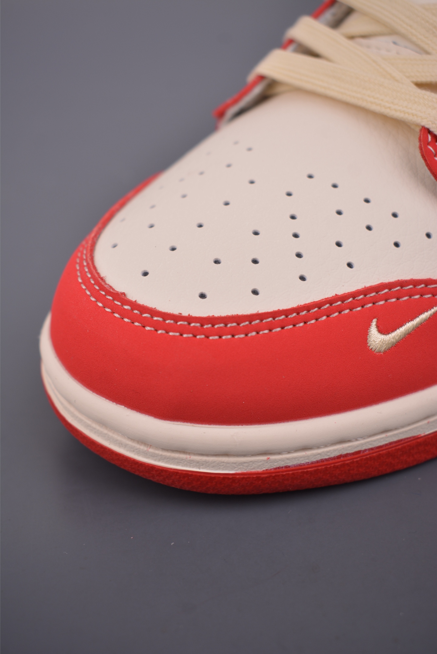 💰260
Nike SB Dunk Low 马年限定
纯原大厂出品 极力推荐
原装头层材料 独家版型蒸餾加工
帶來的是更好的视觉和脚感体验
大厂纯原品质出货 清洁度
电绣工艺 皮料切割干净无任何毛边 细节完美
官方货号: SD6868 113331133
尺码:36 36.5 37.5 38 38.5 39 40 40.5 41 42 42.5 43 44 45