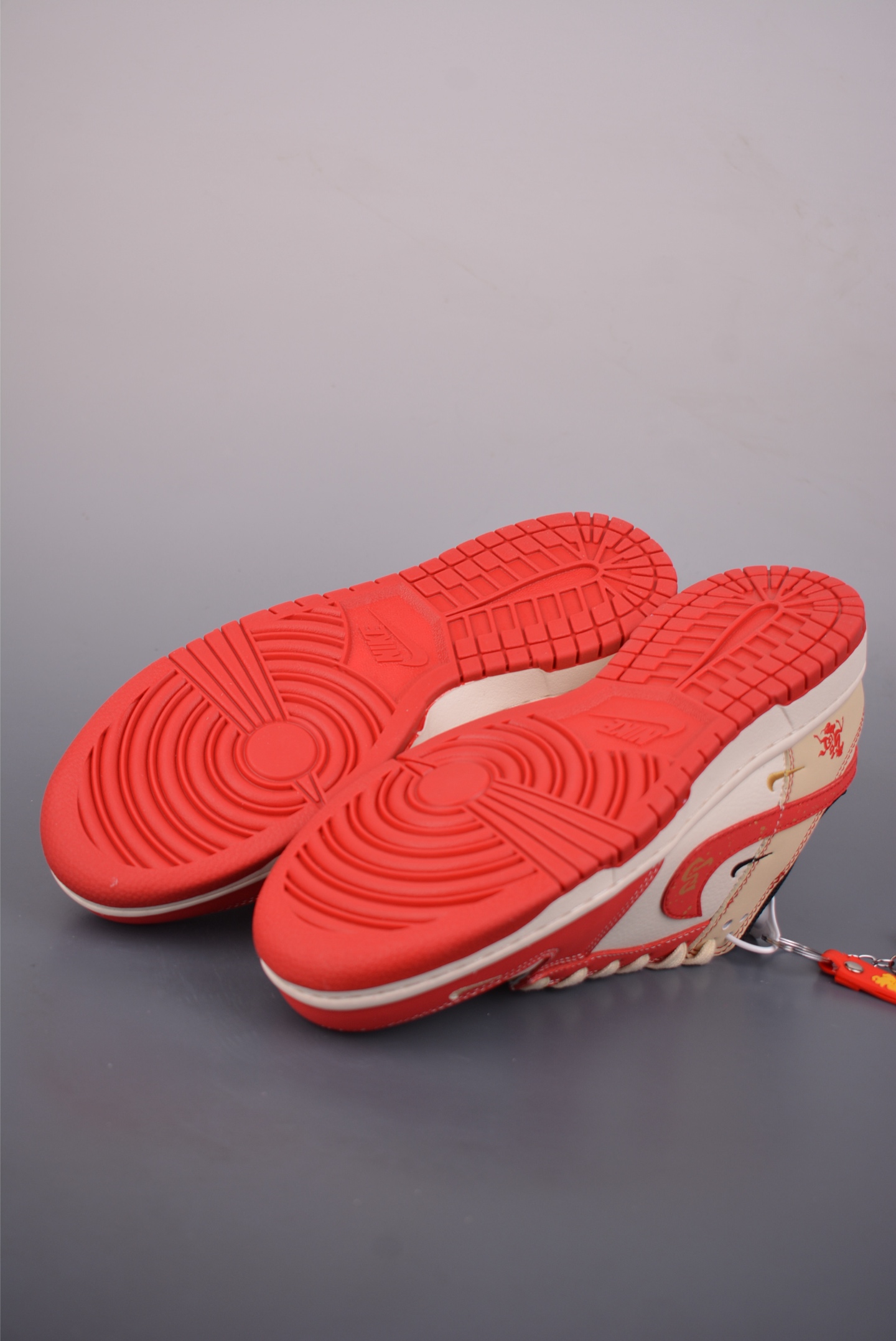 Nike SB Dunk Low 马年限定 SD6868-113-Top High Quatity Cheap Sneakers Fashion Clothing Clothes Bags handbags Shoes of all Brand wholesale With The best Quality And Beautiful Price from China Factory Chinese suppliers wholesaler seller Nike SB Dunk Low 马年限定 SD6868-113