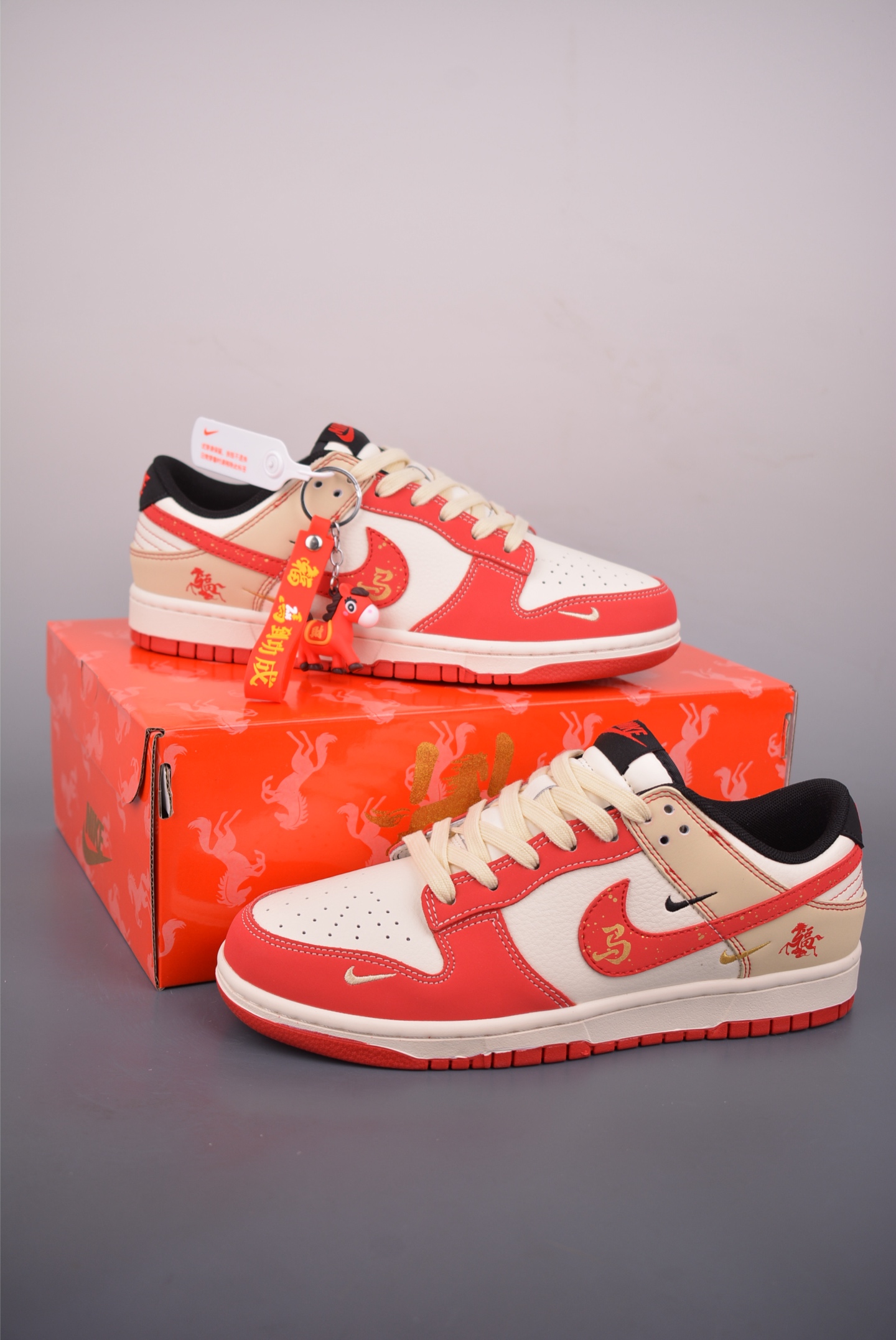 💰260
Nike SB Dunk Low 马年限定
纯原大厂出品 极力推荐
原装头层材料 独家版型蒸餾加工
帶來的是更好的视觉和脚感体验
大厂纯原品质出货 清洁度
电绣工艺 皮料切割干净无任何毛边 细节完美
官方货号: SD6868 113331133
尺码:36 36.5 37.5 38 38.5 39 40 40.5 41 42 42.5 43 44 45
