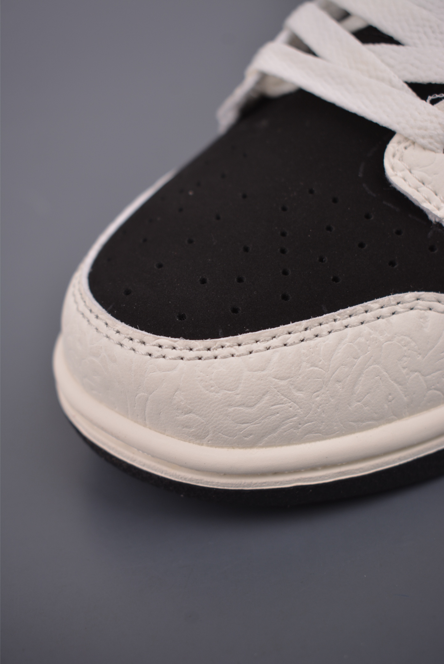 💰260
Nike SB Dunk Low 马年限定
纯原大厂出品 极力推荐
原装头层材料 独家版型蒸餾加工
帶來的是更好的视觉和脚感体验
大厂纯原品质出货 清洁度
电绣工艺 皮料切割干净无任何毛边 细节完美
官方货号: IF3944 0012226
尺码:36 36.5 37.5 38 38.5 39 40 40.5 41 42 42.5 43 44