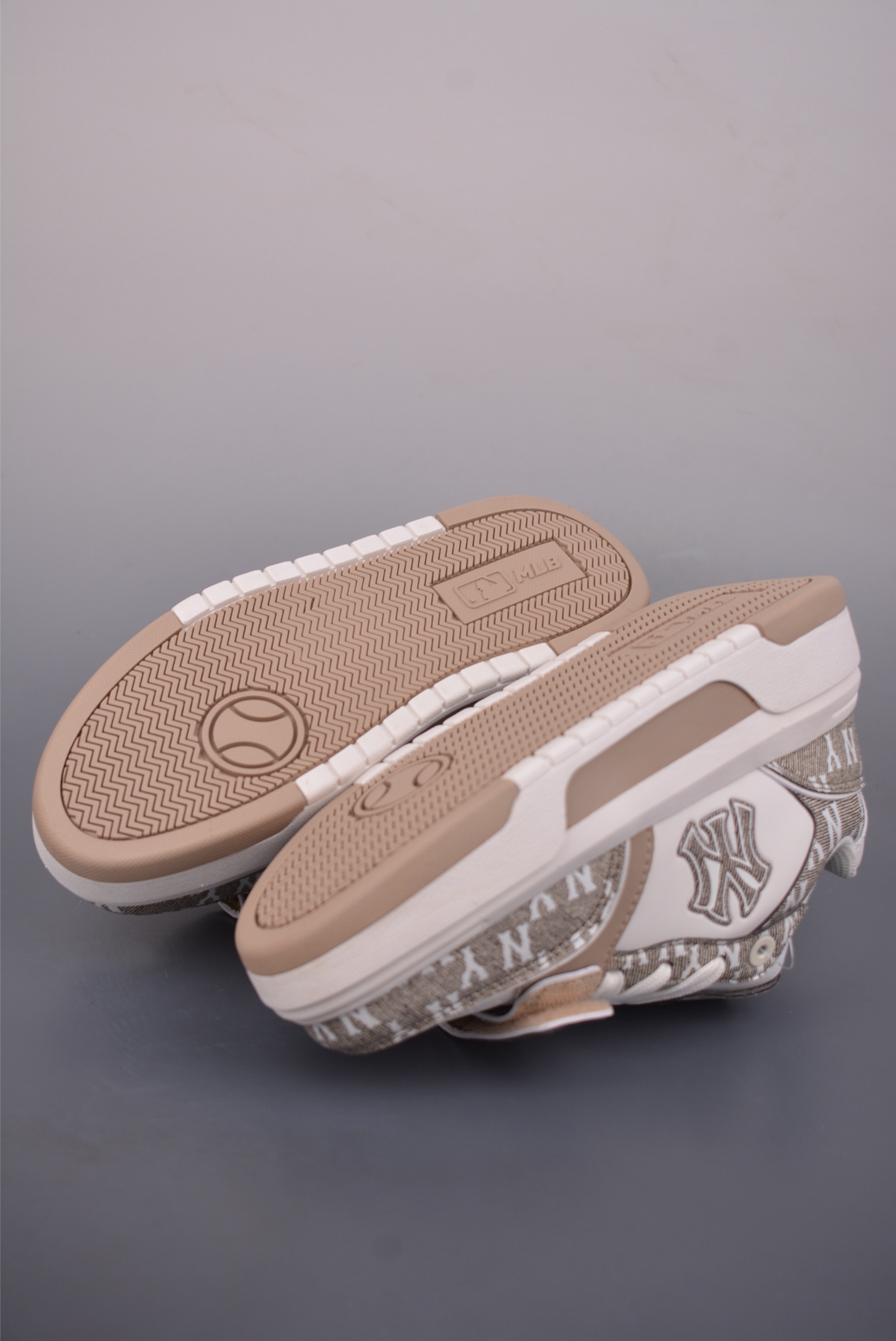 180 MLB CHUNKY LINER DENIM MONOGRAM BL 纽约洋基队 潮流时尚厚底运动鞋 3ASXM026N-Chinese UA Cheap High Quatity Brand Clothes Bags handbags Sneakers wholesale wholesaler seller from China Factory suppliers Fashion Clothing Shoes best Quality Beautiful Price 180 MLB CHUNKY LINER DENIM MONOGRAM BL 纽约洋基队 潮流时尚厚底运动鞋 3ASXM026N