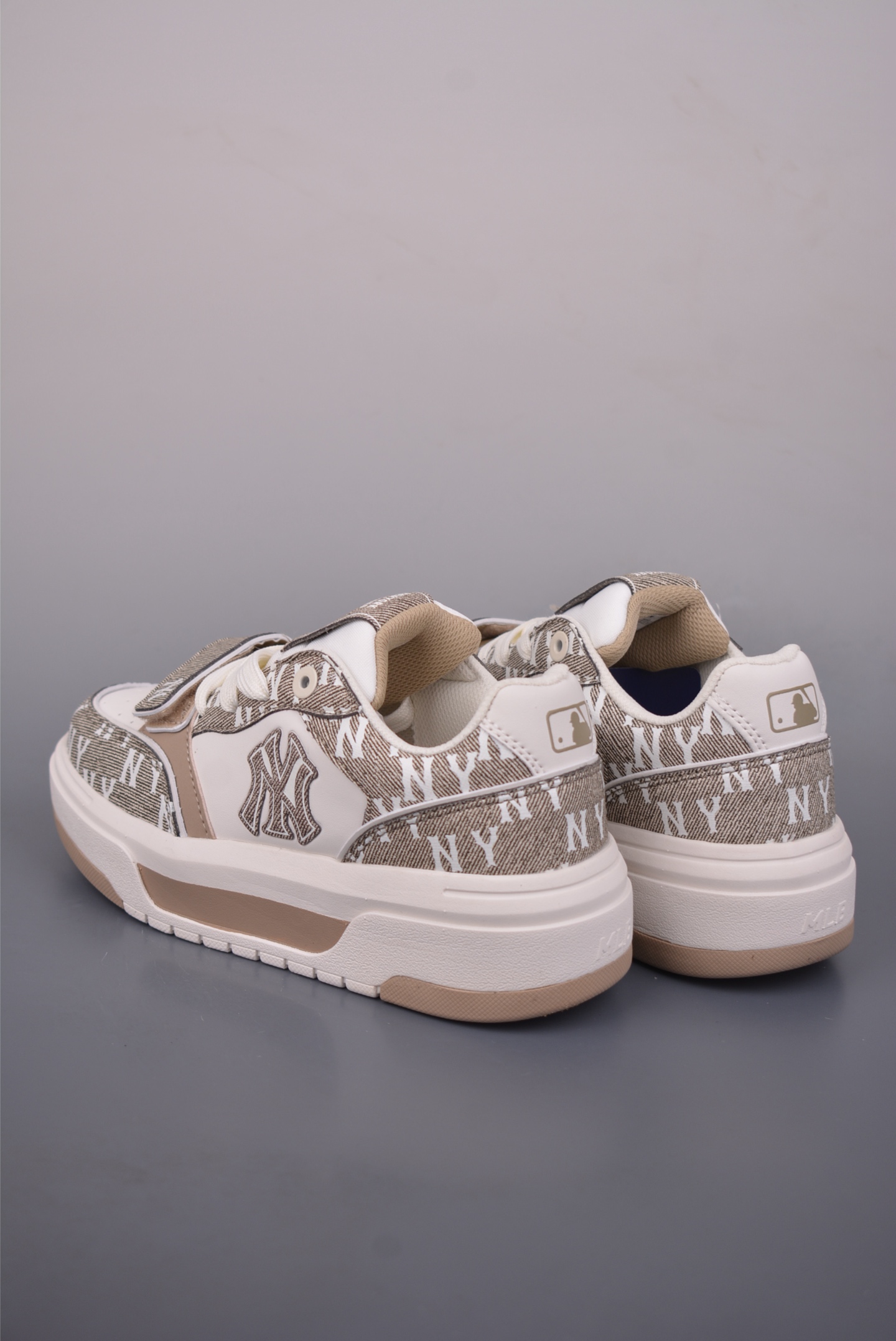 180 MLB CHUNKY LINER DENIM MONOGRAM BL 纽约洋基队 潮流时尚厚底运动鞋 3ASXM026N-Chinese UA Cheap High Quatity Brand Clothes Bags handbags Sneakers wholesale wholesaler seller from China Factory suppliers Fashion Clothing Shoes best Quality Beautiful Price 180 MLB CHUNKY LINER DENIM MONOGRAM BL 纽约洋基队 潮流时尚厚底运动鞋 3ASXM026N