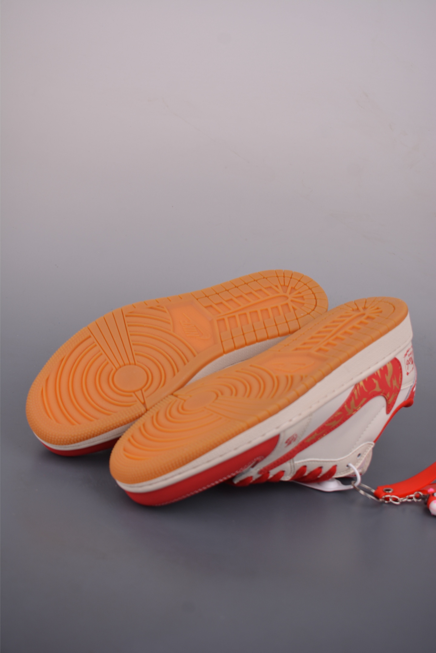 Fragment x Travis Scott x 马年限定 Air Jordan 1 Low 三方联名倒钩 ZH2598-902-Top High Quatity Cheap Sneakers Fashion Clothing Clothes Bags handbags Shoes of all Brand wholesale With The best Quality And Beautiful Price from China Factory Chinese suppliers wholesaler seller Fragment x Travis Scott x 马年限定 Air Jordan 1 Low 三方联名倒钩 ZH2598-902