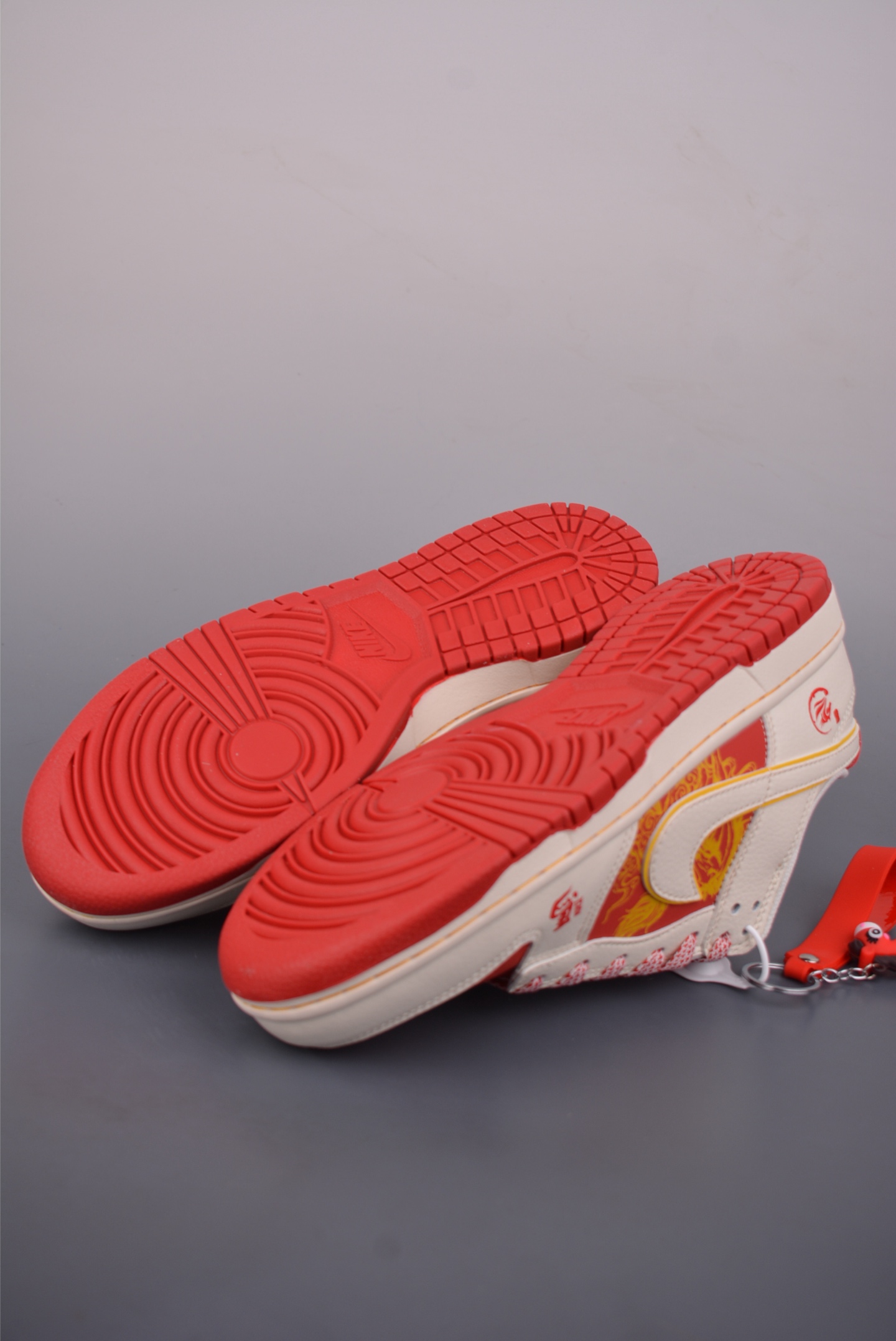 Nike SB Dunk Low 马年限定 FF9989-022-Chinese wholesaler seller Clothes Bags handbags wholesale Shoes High Quatity wholesaler seller Cheap Sneakers from China Factory Chinese suppliers china wholesale clothing wholesaler seller Nike SB Dunk Low 马年限定 FF9989-022