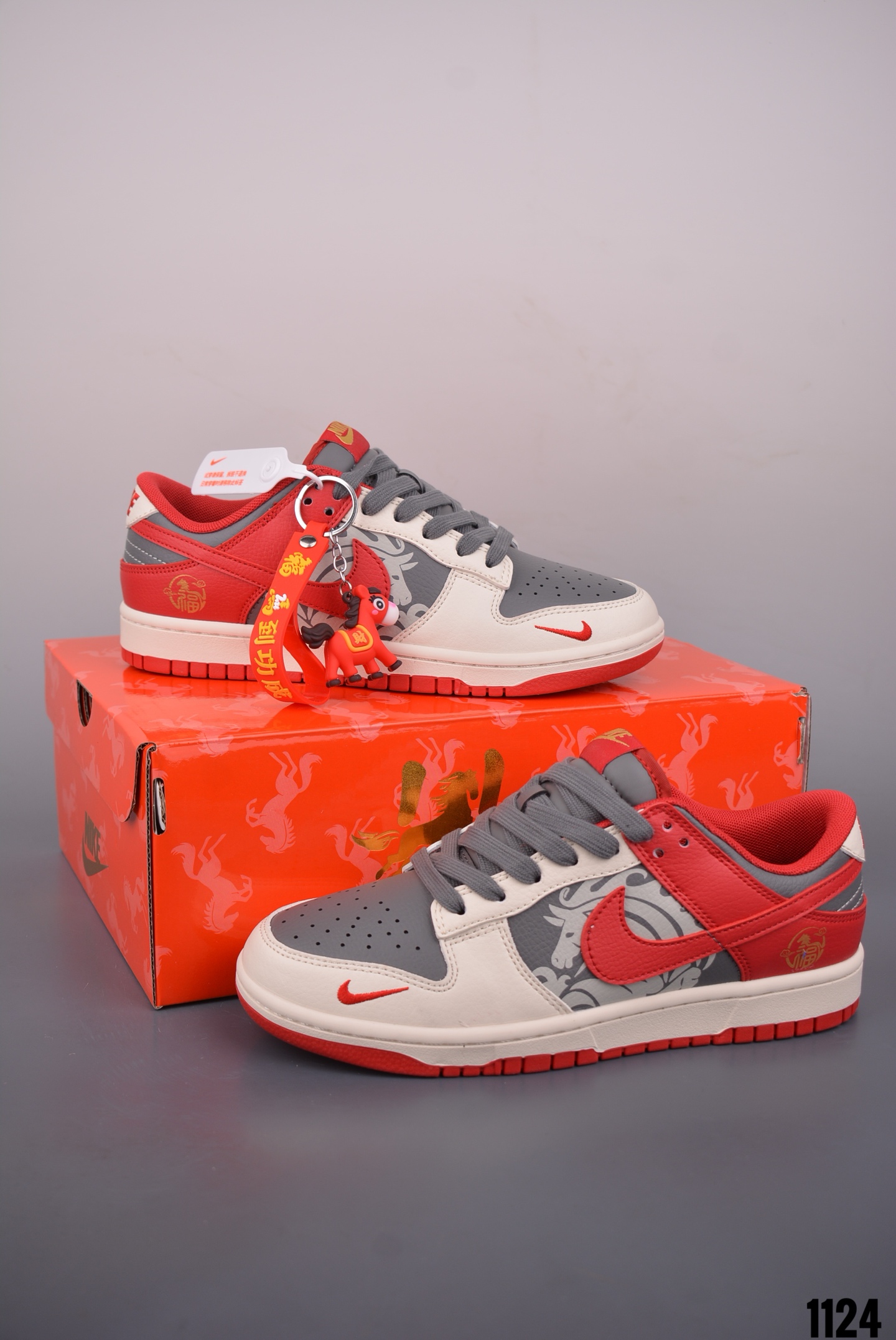 Nike SB Dunk Low 马年限定
