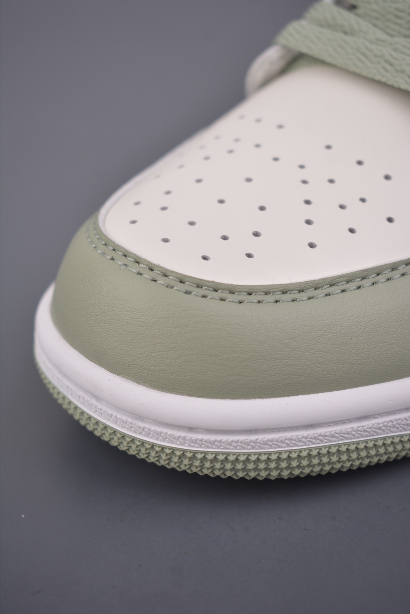 200 Air Jordan 1 Low 白红绿 AJ1乔1低帮休闲板鞋 553558-133-Chinese UA Cheap High Quatity Brand Clothes Bags handbags Sneakers wholesale wholesaler seller from China Factory suppliers Fashion Clothing Shoes best Quality Beautiful Price 200 Air Jordan 1 Low 白红绿 AJ1乔1低帮休闲板鞋 553558-133