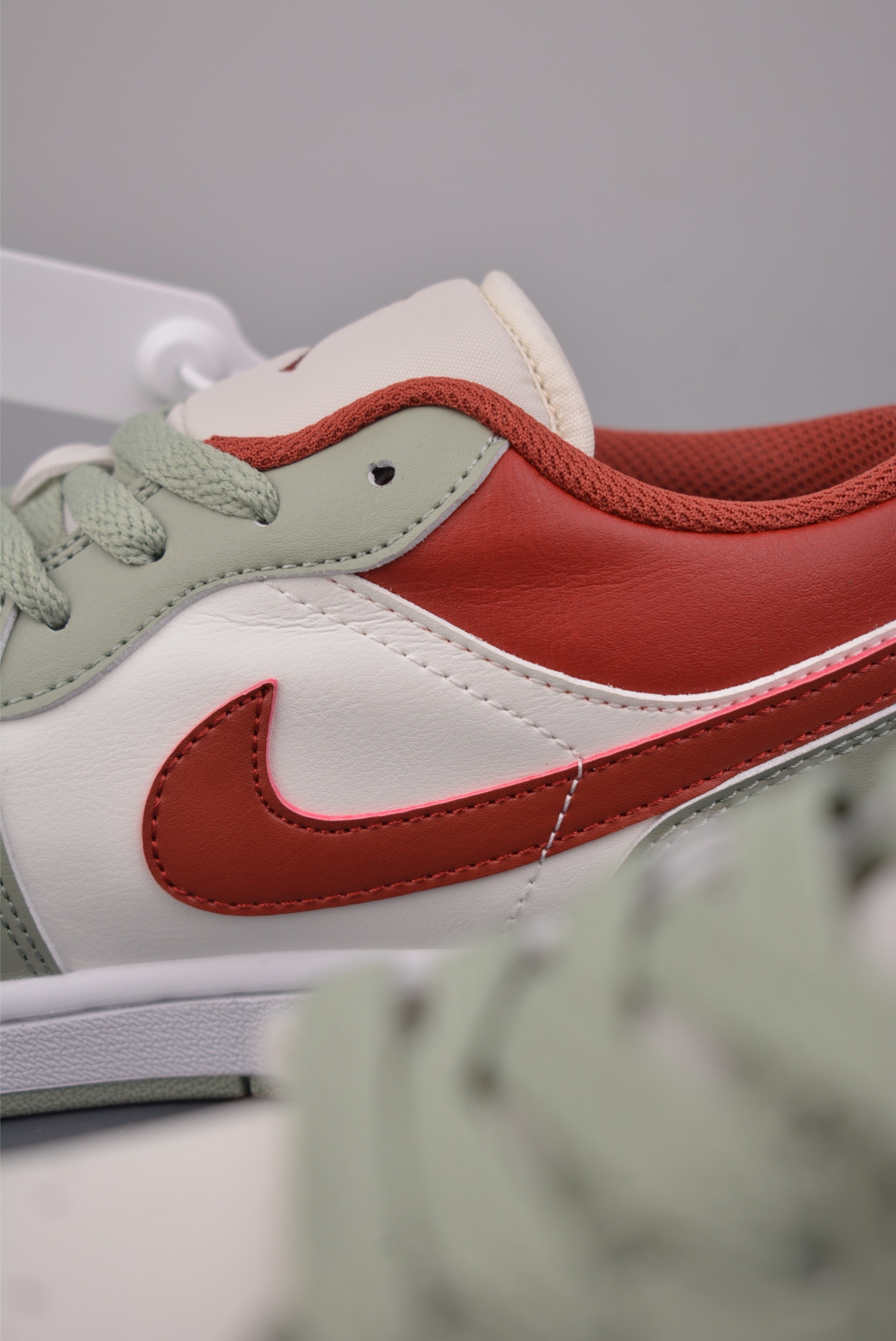 200 Air Jordan 1 Low 白红绿 AJ1乔1低帮休闲板鞋 553558-133-Chinese UA Cheap High Quatity Brand Clothes Bags handbags Sneakers wholesale wholesaler seller from China Factory suppliers Fashion Clothing Shoes best Quality Beautiful Price 200 Air Jordan 1 Low 白红绿 AJ1乔1低帮休闲板鞋 553558-133
