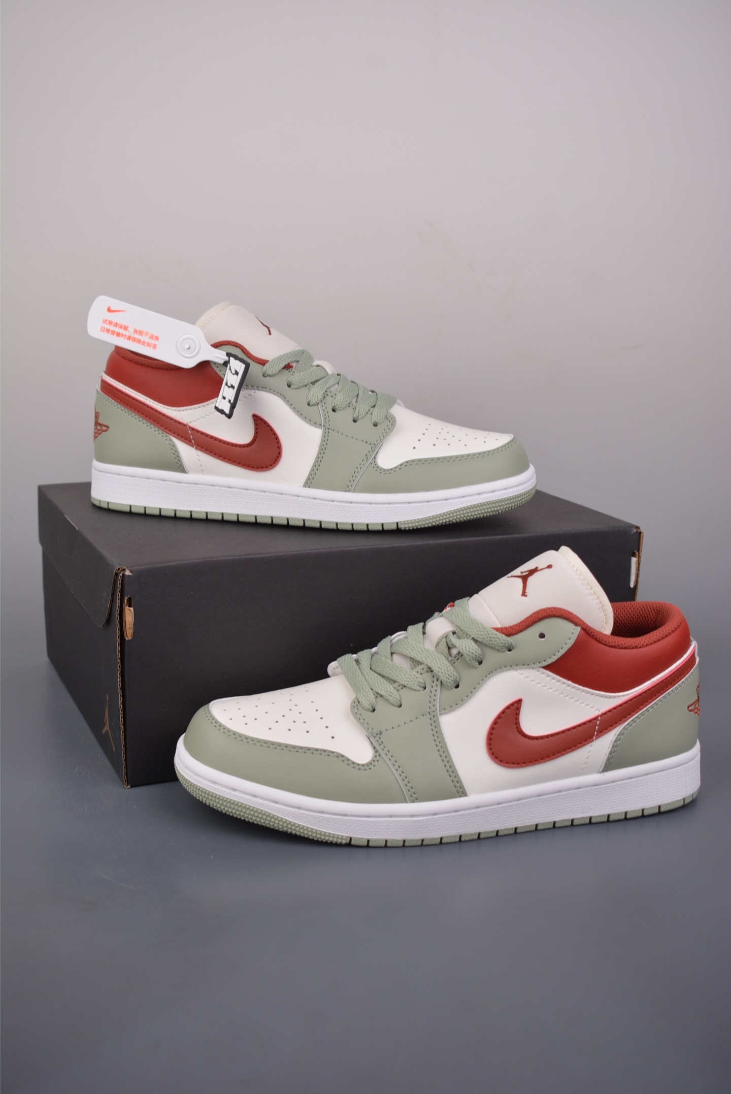 200 Air Jordan 1 Low 白红绿 AJ1乔1低帮休闲板鞋 553558-133-Chinese UA Cheap High Quatity Brand Clothes Bags handbags Sneakers wholesale wholesaler seller from China Factory suppliers Fashion Clothing Shoes best Quality Beautiful Price 200 Air Jordan 1 Low 白红绿 AJ1乔1低帮休闲板鞋 553558-133
