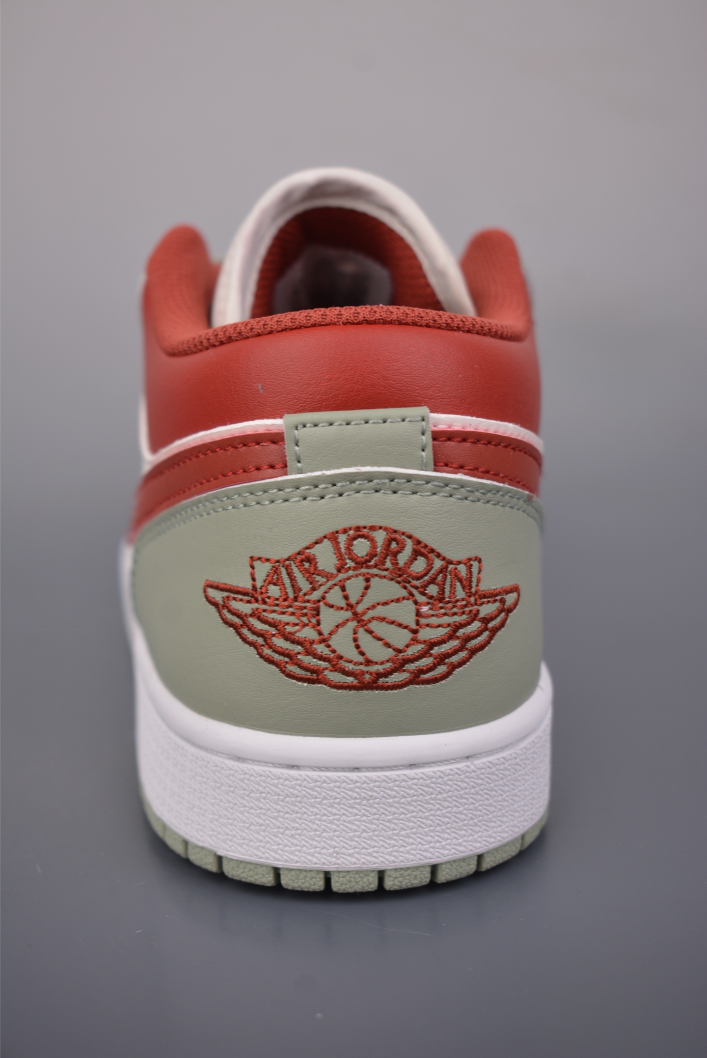 200 Air Jordan 1 Low 白红绿 AJ1乔1低帮休闲板鞋 553558-133-Chinese UA Cheap High Quatity Brand Clothes Bags handbags Sneakers wholesale wholesaler seller from China Factory suppliers Fashion Clothing Shoes best Quality Beautiful Price 200 Air Jordan 1 Low 白红绿 AJ1乔1低帮休闲板鞋 553558-133