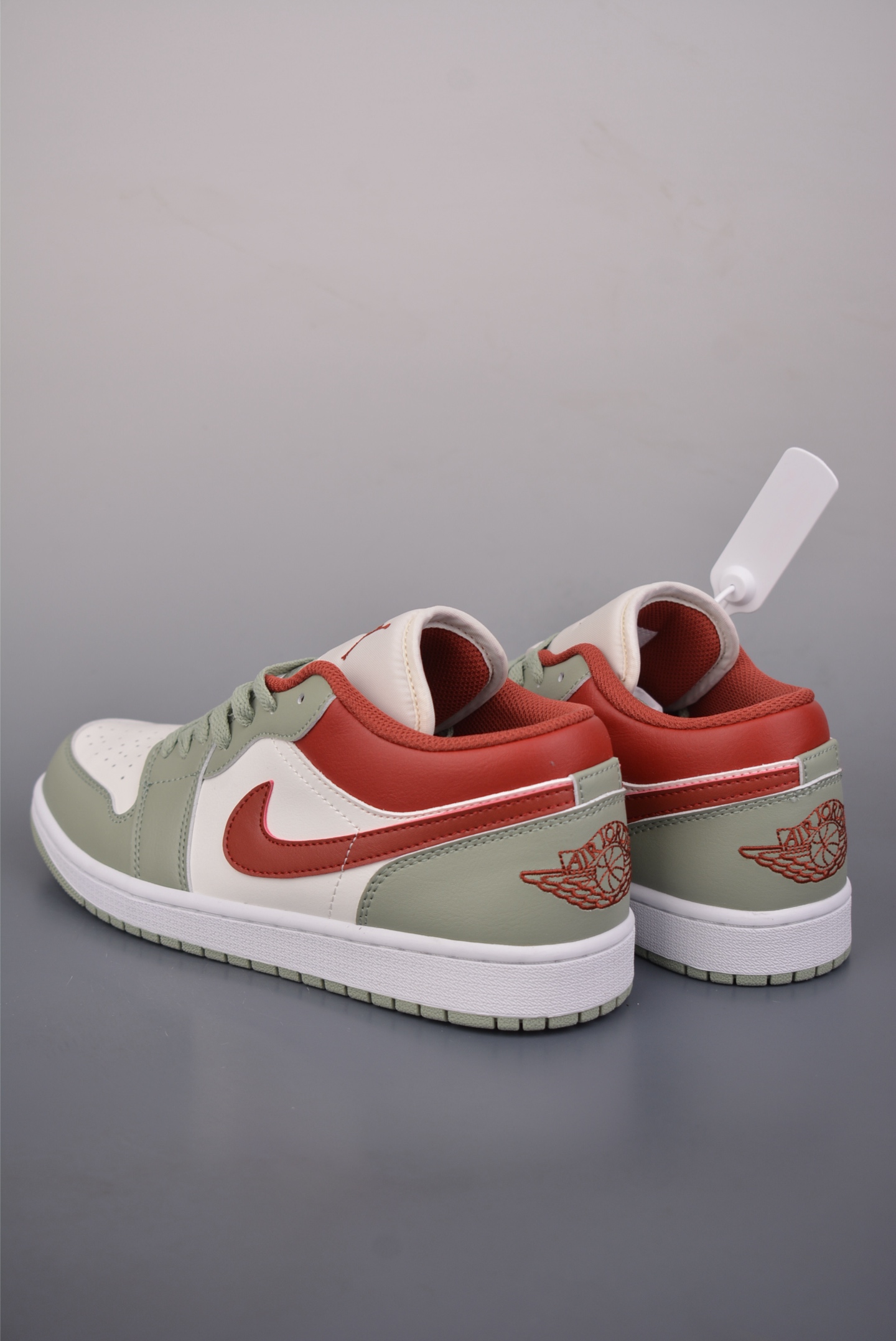 200 Air Jordan 1 Low 白红绿 AJ1乔1低帮休闲板鞋 553558-133-Chinese UA Cheap High Quatity Brand Clothes Bags handbags Sneakers wholesale wholesaler seller from China Factory suppliers Fashion Clothing Shoes best Quality Beautiful Price 200 Air Jordan 1 Low 白红绿 AJ1乔1低帮休闲板鞋 553558-133