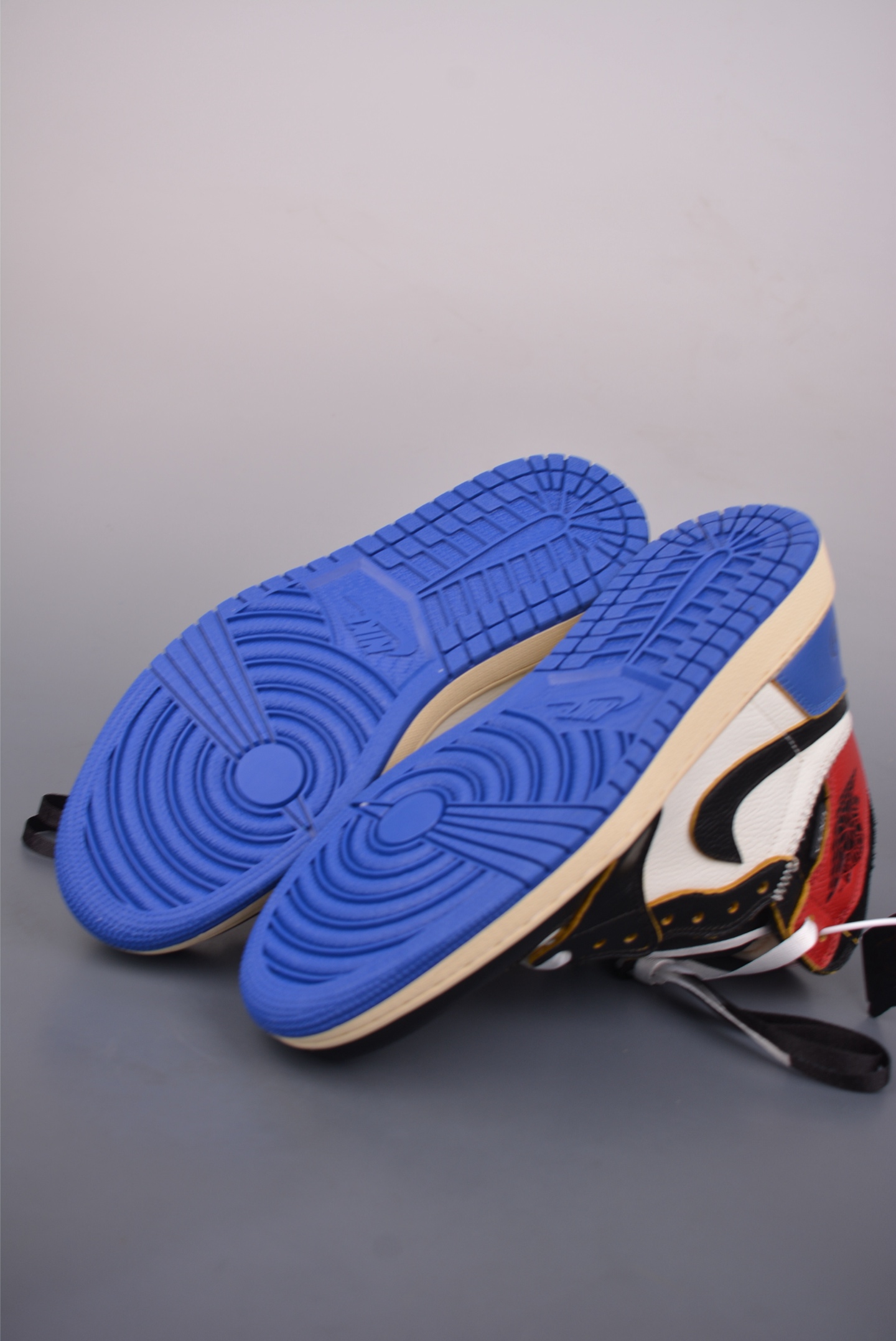 350 Union LA x Fragment Design x Jordan Air Jordan 1 High 复刻黑白蓝 IO7847-002-Chinese UA Cheap High Quatity Brand Clothes Bags handbags Sneakers wholesale wholesaler seller from China Factory suppliers Fashion Clothing Shoes best Quality Beautiful Price 350 Union LA x Fragment Design x Jordan Air Jordan 1 High 复刻黑白蓝 IO7847-002