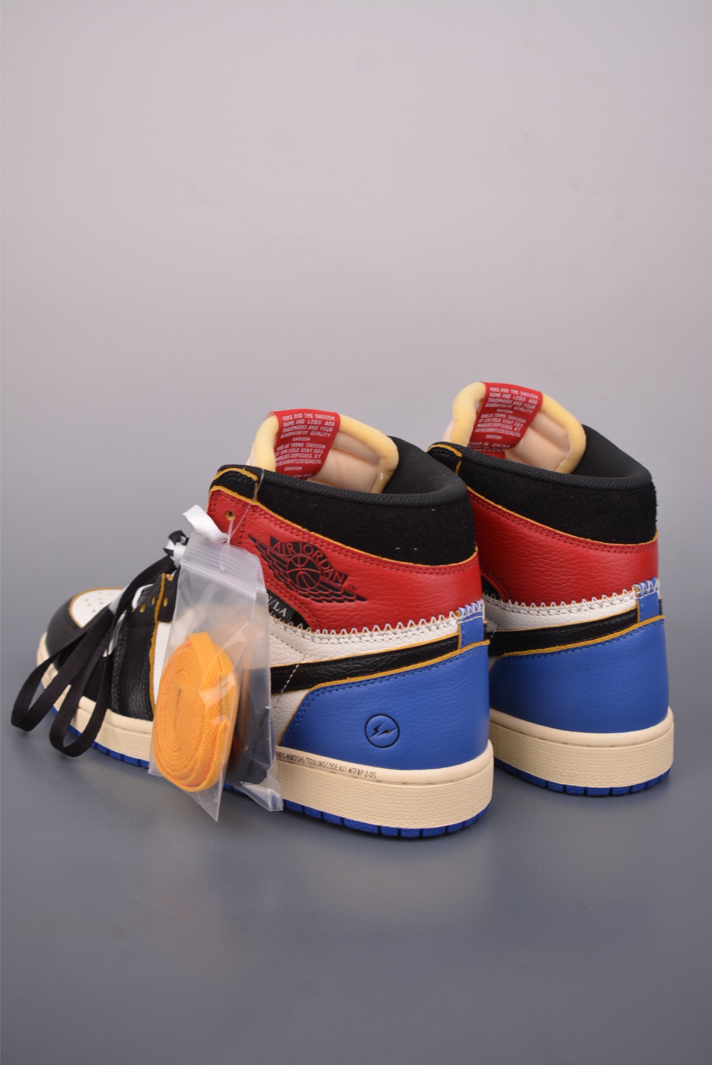 350 Union LA x Fragment Design x Jordan Air Jordan 1 High 复刻黑白蓝 IO7847-002-Chinese UA Cheap High Quatity Brand Clothes Bags handbags Sneakers wholesale wholesaler seller from China Factory suppliers Fashion Clothing Shoes best Quality Beautiful Price 350 Union LA x Fragment Design x Jordan Air Jordan 1 High 复刻黑白蓝 IO7847-002