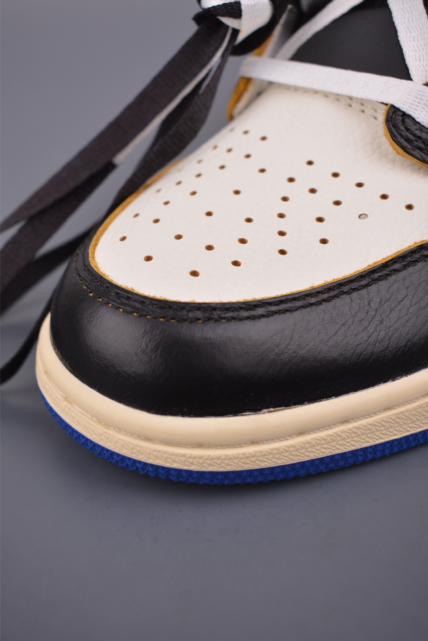 350 Union LA x Fragment Design x Jordan Air Jordan 1 High 复刻黑白蓝 IO7847-002-Chinese UA Cheap High Quatity Brand Clothes Bags handbags Sneakers wholesale wholesaler seller from China Factory suppliers Fashion Clothing Shoes best Quality Beautiful Price 350 Union LA x Fragment Design x Jordan Air Jordan 1 High 复刻黑白蓝 IO7847-002